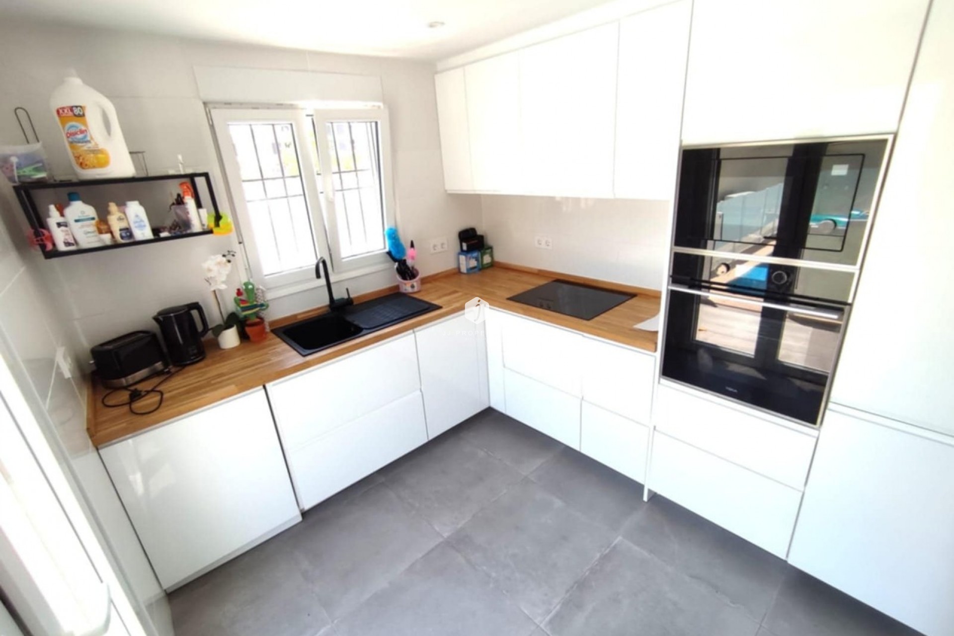 Z drugiej ręki - Szalet -
Playa Flamenca - Costa Blanca