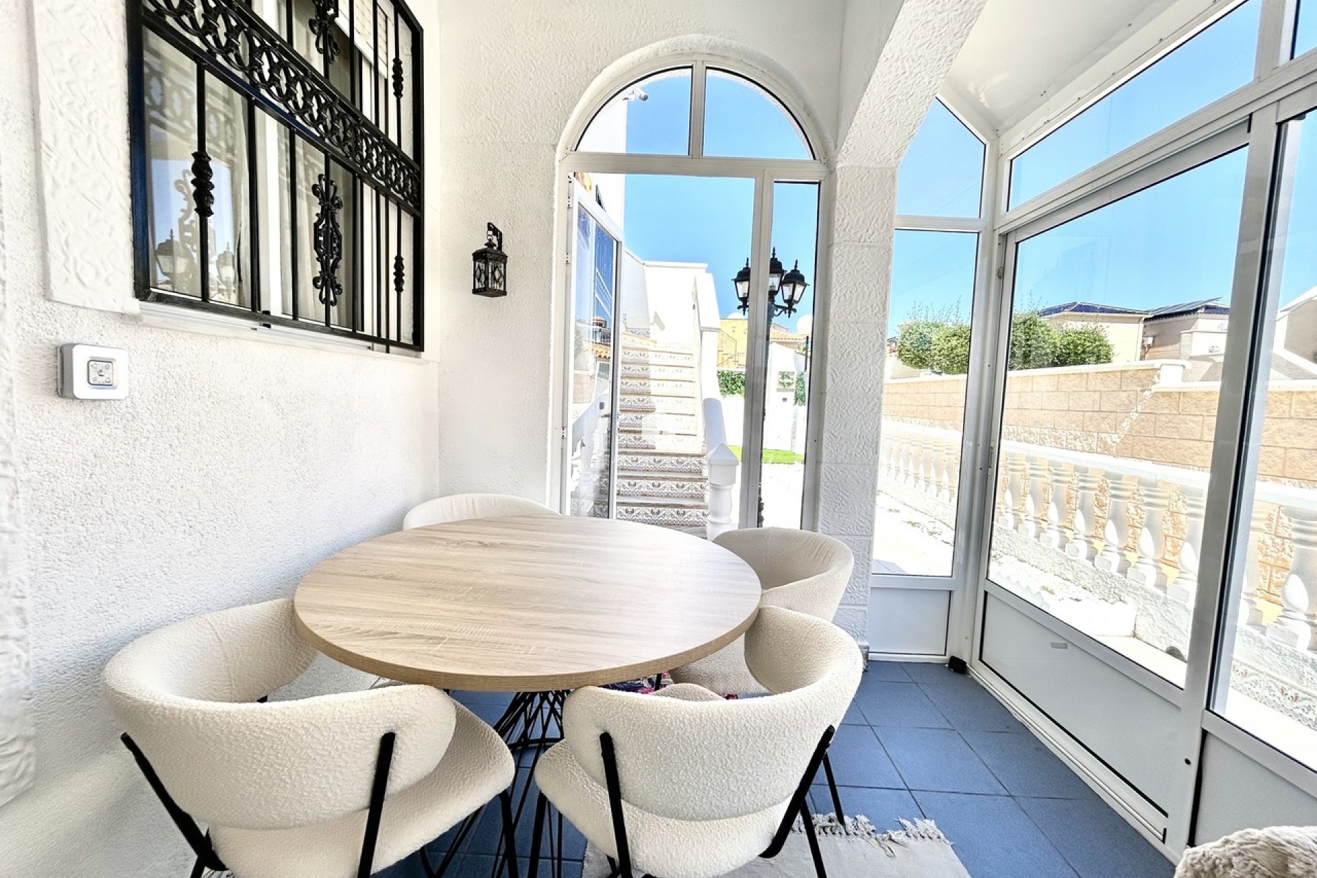 Z drugiej ręki - Szalet -
Punta Prima - Costa Blanca
