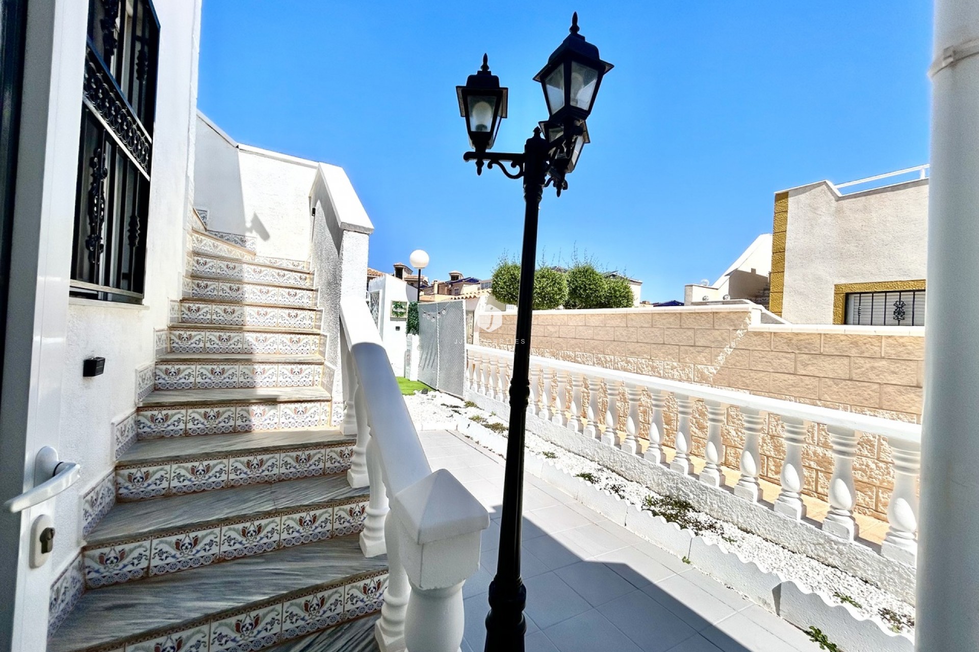Z drugiej ręki - Szalet -
Punta Prima - Costa Blanca