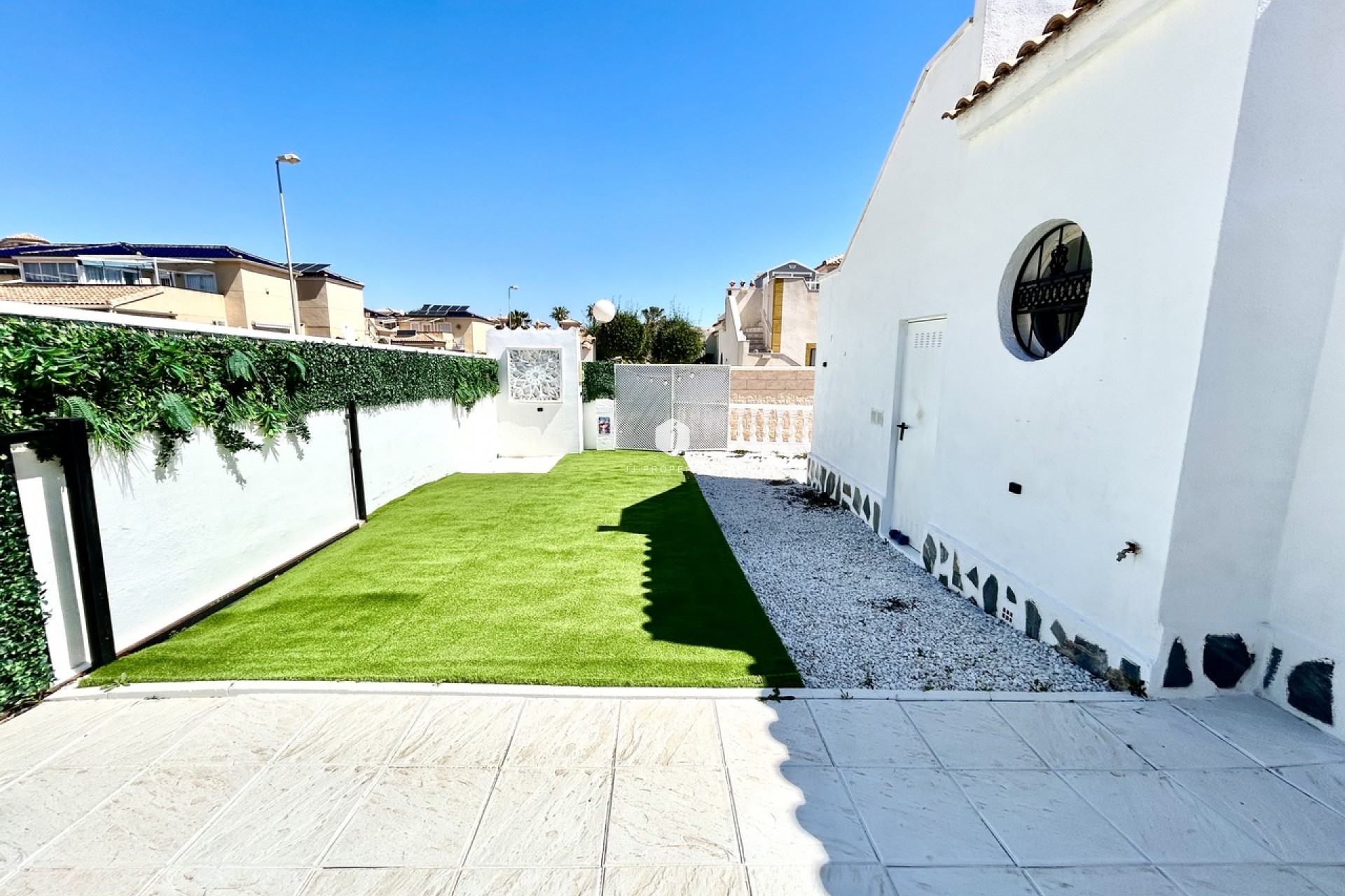 Z drugiej ręki - Szalet -
Punta Prima - Costa Blanca