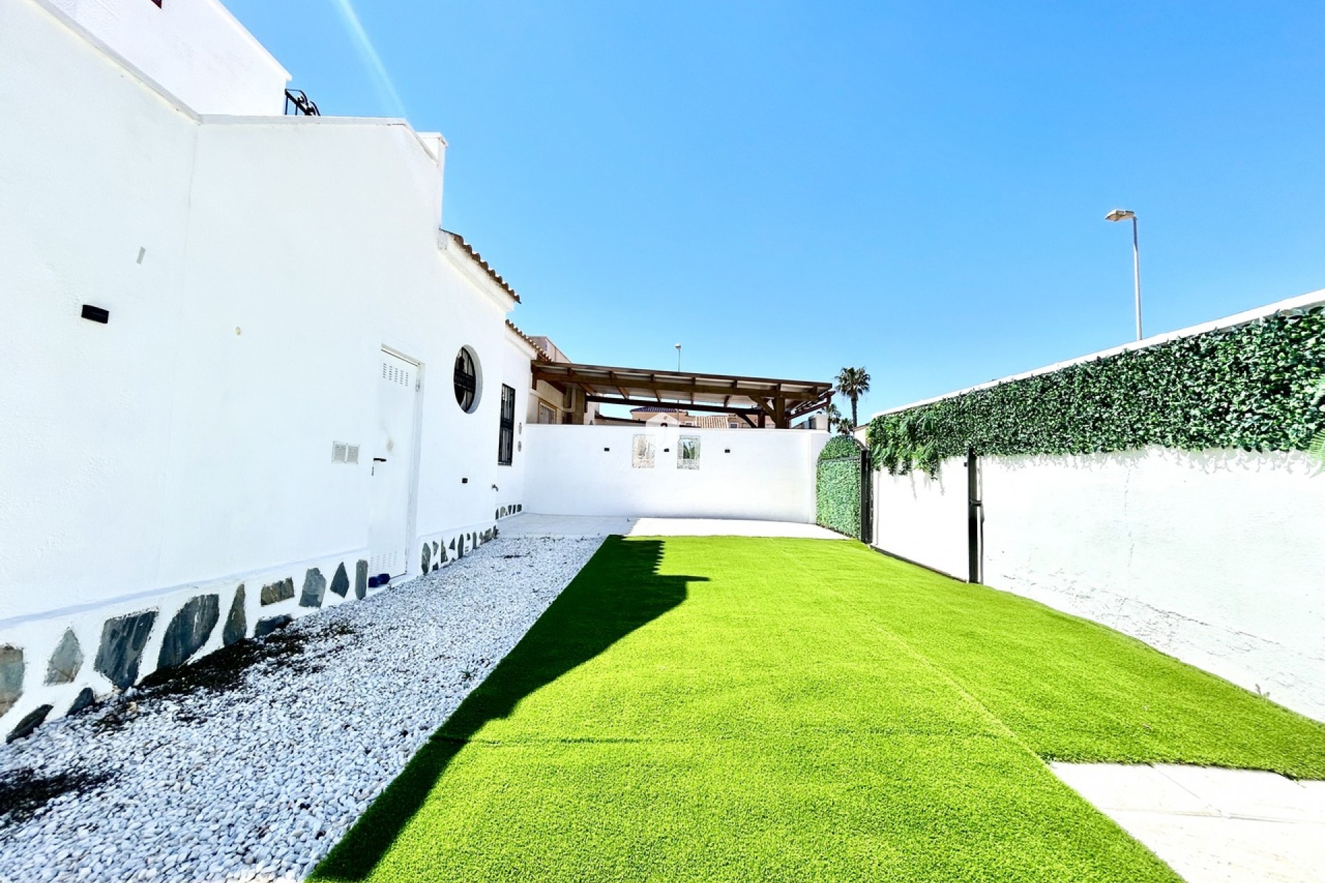 Z drugiej ręki - Szalet -
Punta Prima - Costa Blanca