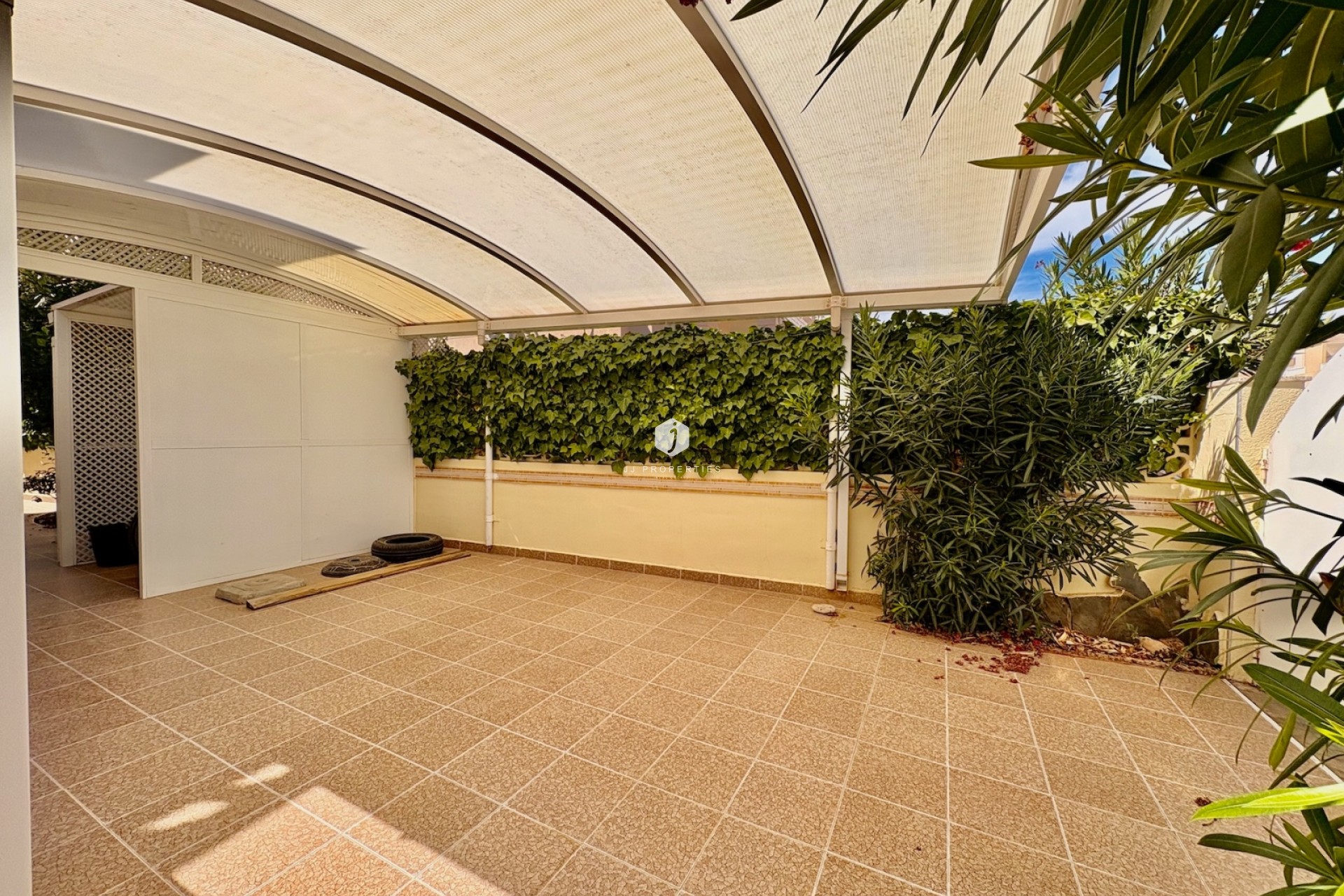 Z drugiej ręki - Szalet -
Rojales - Inland