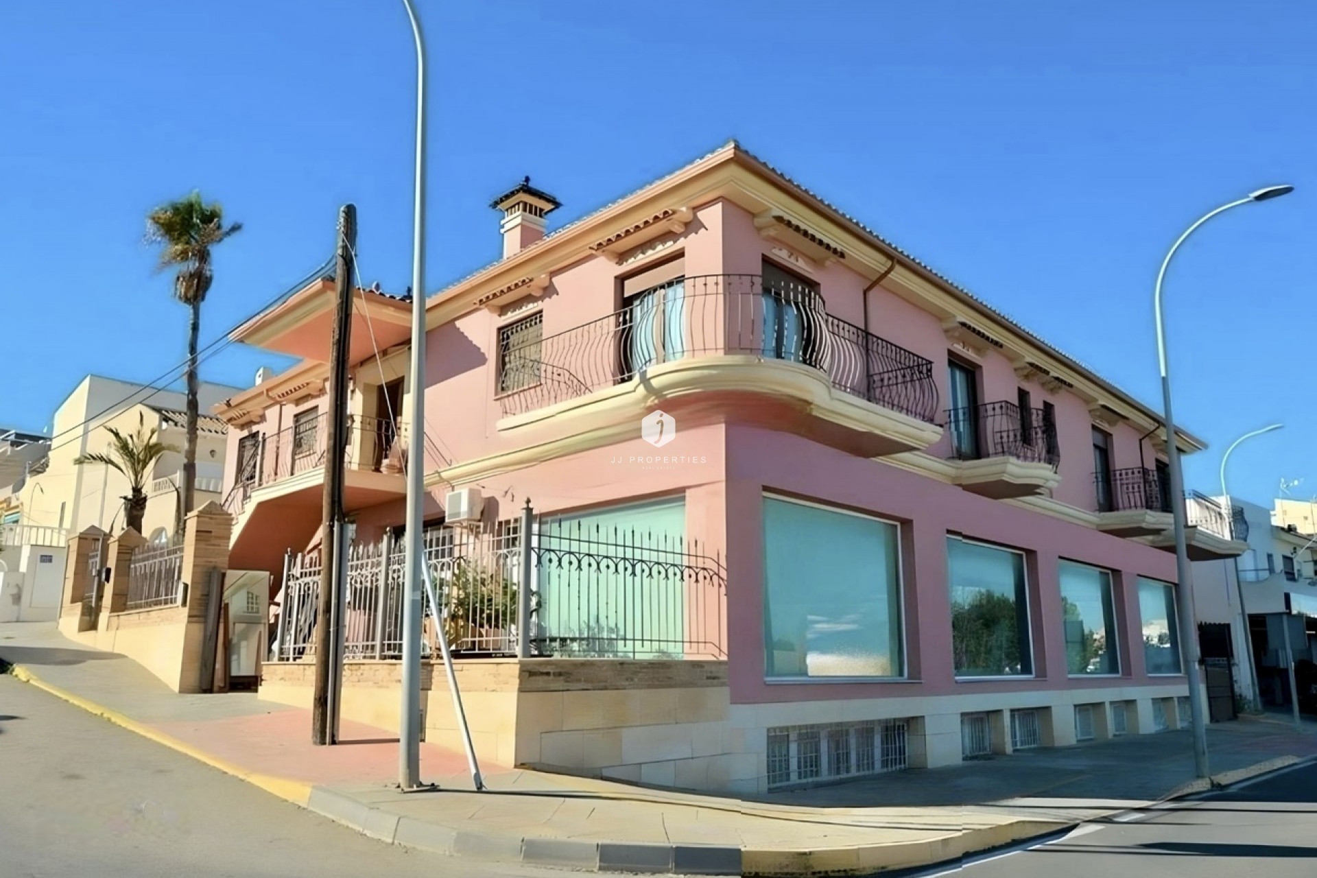 Z drugiej ręki - Szalet -
San Miguel de Salinas - Inland