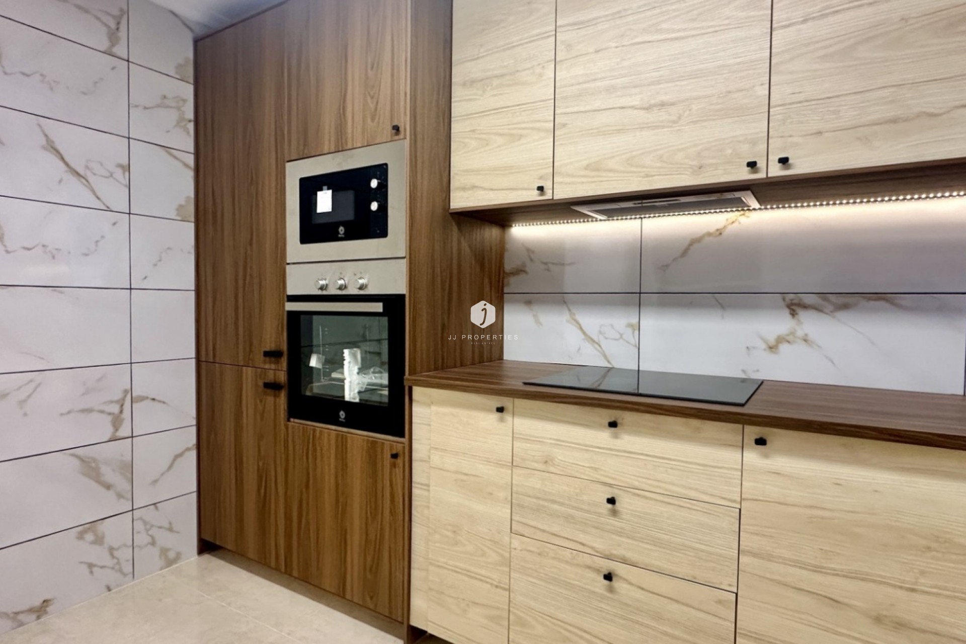 Z drugiej ręki - Szalet -
San Miguel de Salinas - Inland