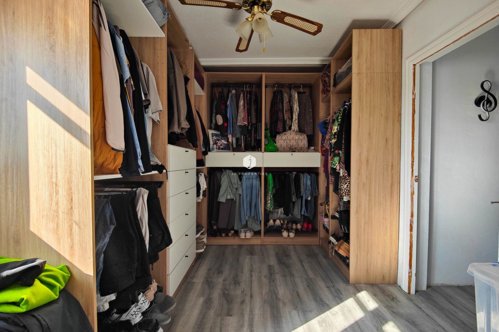 Z drugiej ręki - Szalet -
San Miguel de Salinas - Inland