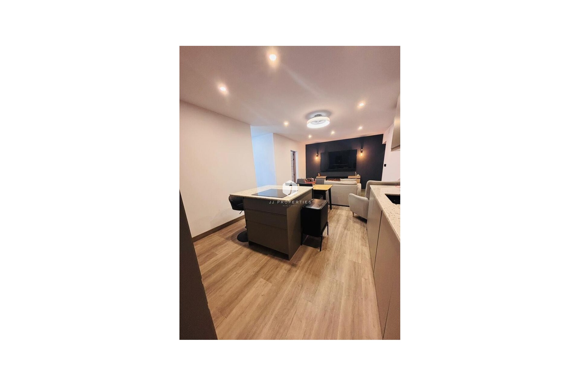 Z drugiej ręki - Szalet -
San Miguel de Salinas - Inland