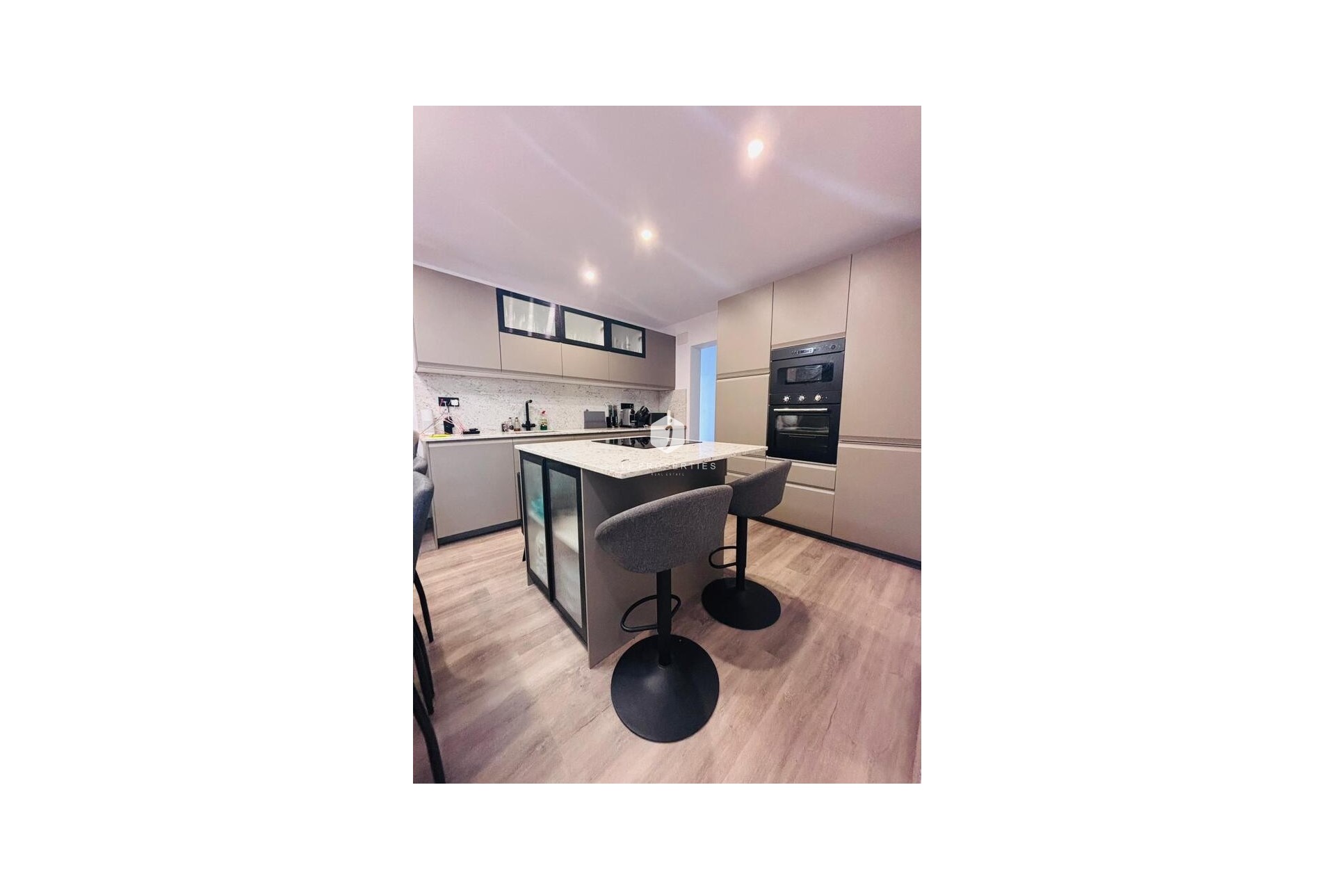 Z drugiej ręki - Szalet -
San Miguel de Salinas - Inland