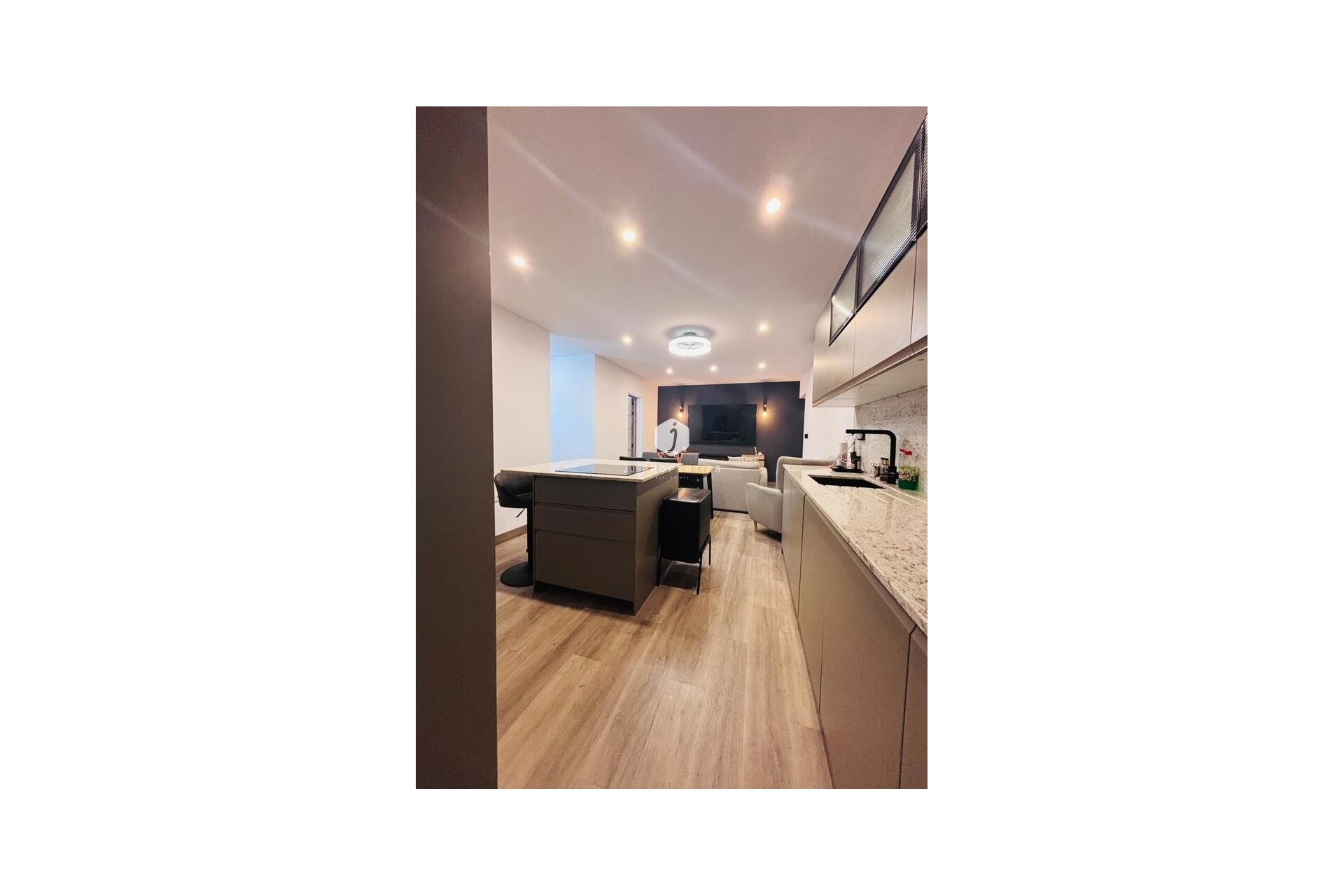 Z drugiej ręki - Szalet -
San Miguel de Salinas - Inland