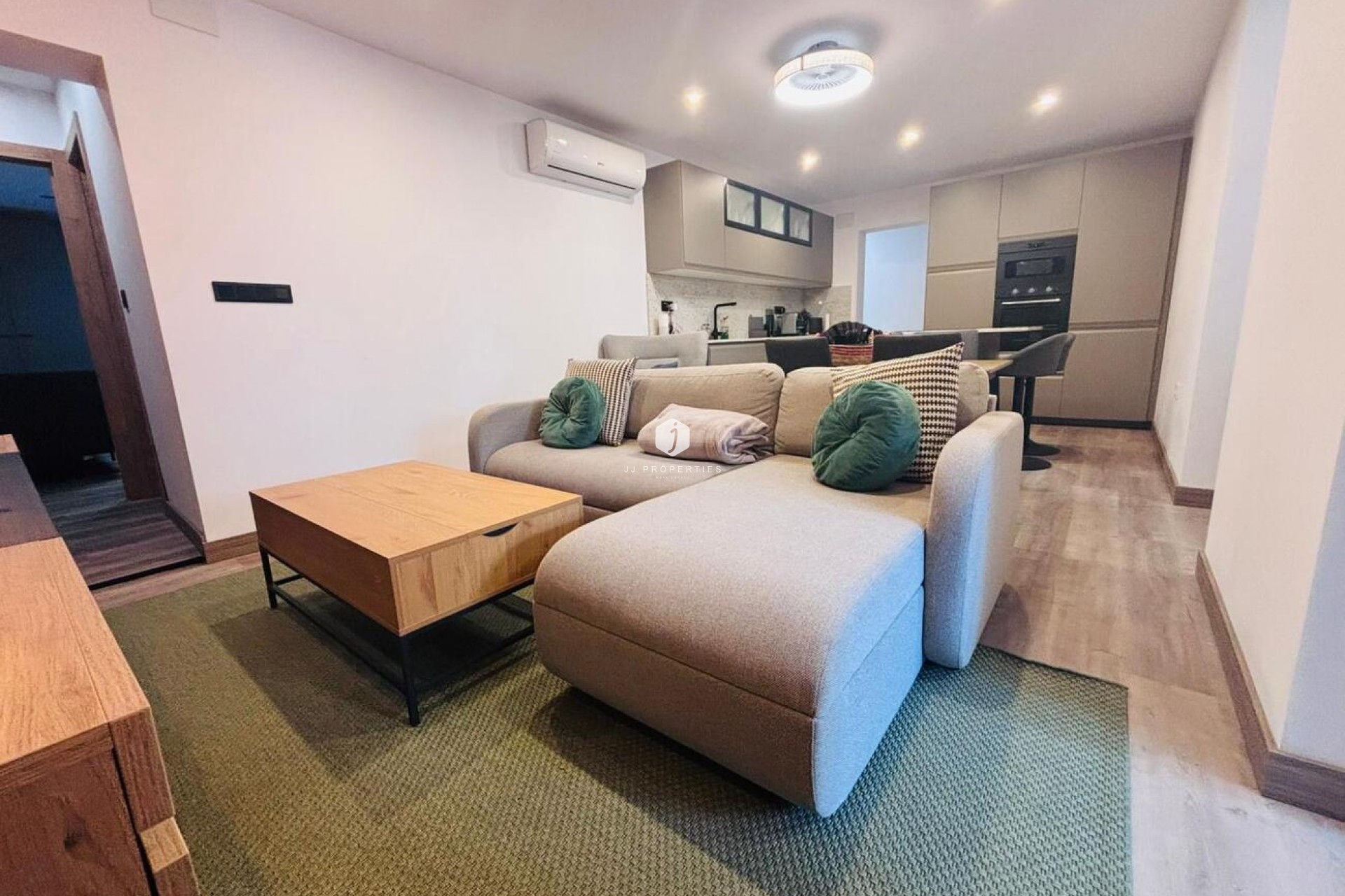 Z drugiej ręki - Szalet -
San Miguel de Salinas - Inland