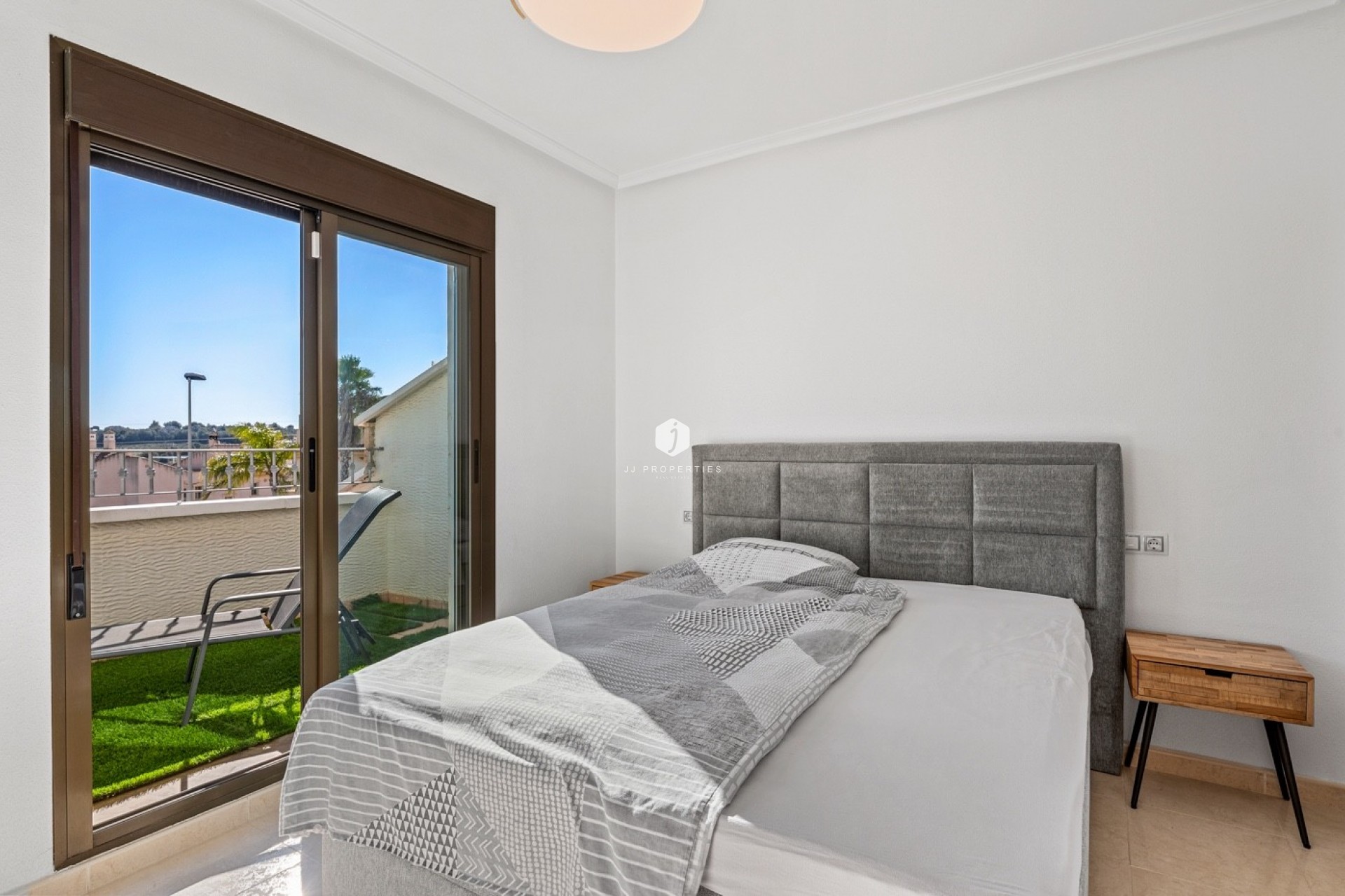 Z drugiej ręki - Szalet -
San Miguel de Salinas - Inland