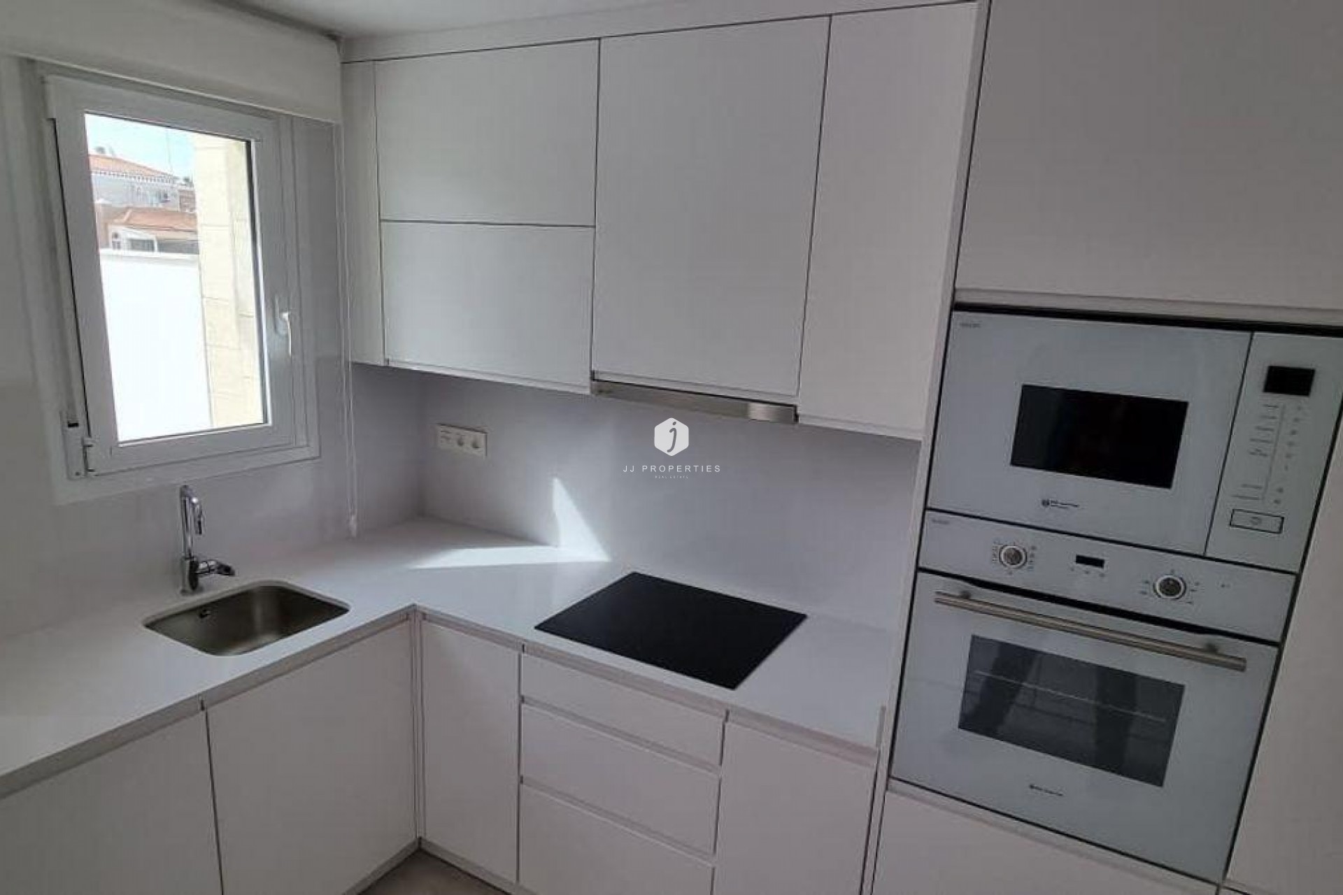 Z drugiej ręki - Szalet -
Torrevieja - aguas nuevas