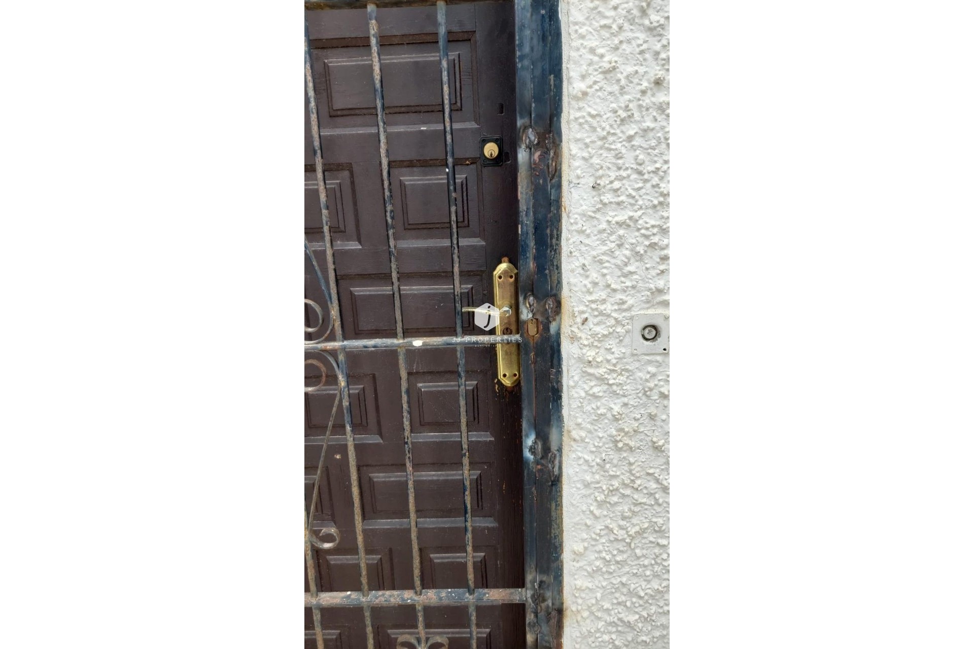 Z drugiej ręki - Szalet -
Torrevieja - aguas nuevas