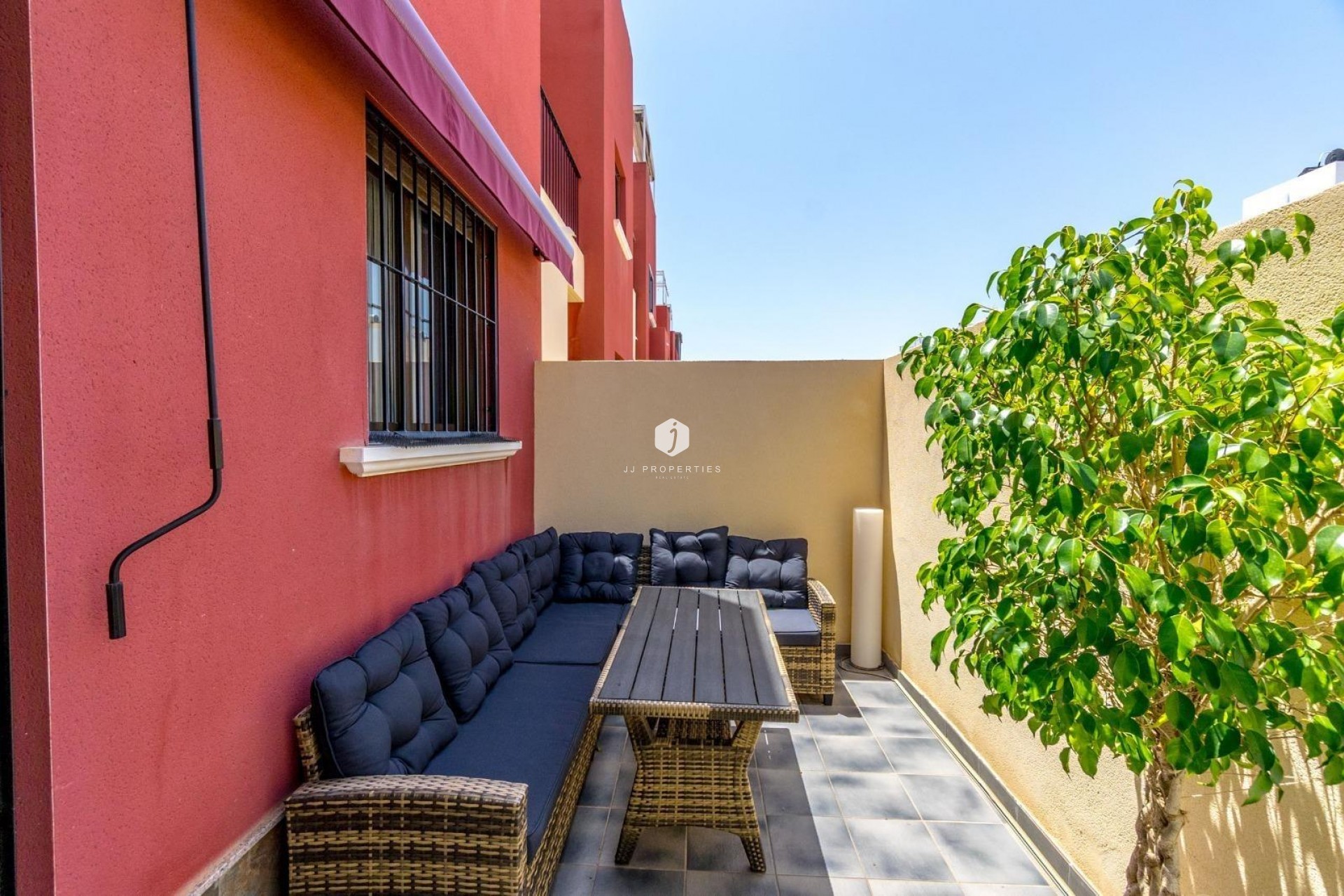 Z drugiej ręki - Szalet -
Torrevieja - aguas nuevas