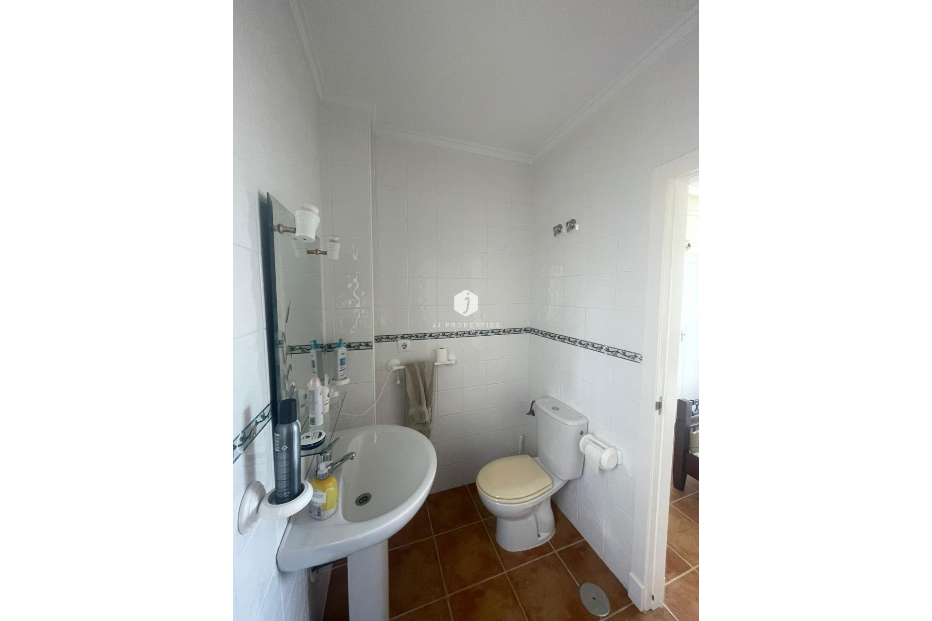 Z drugiej ręki - Szalet -
Torrevieja - aguas nuevas