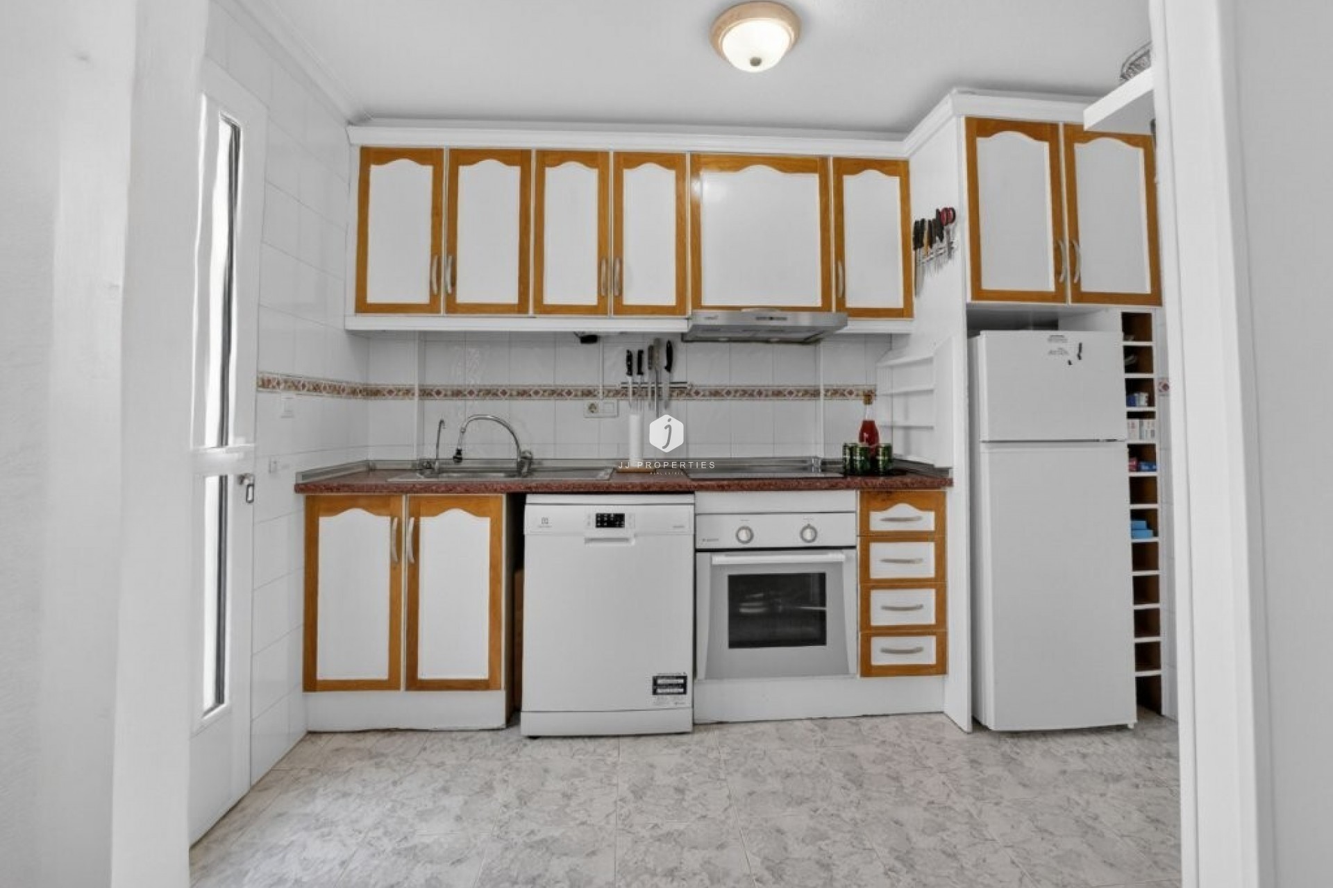 Z drugiej ręki - Szalet -
Torrevieja - aguas nuevas