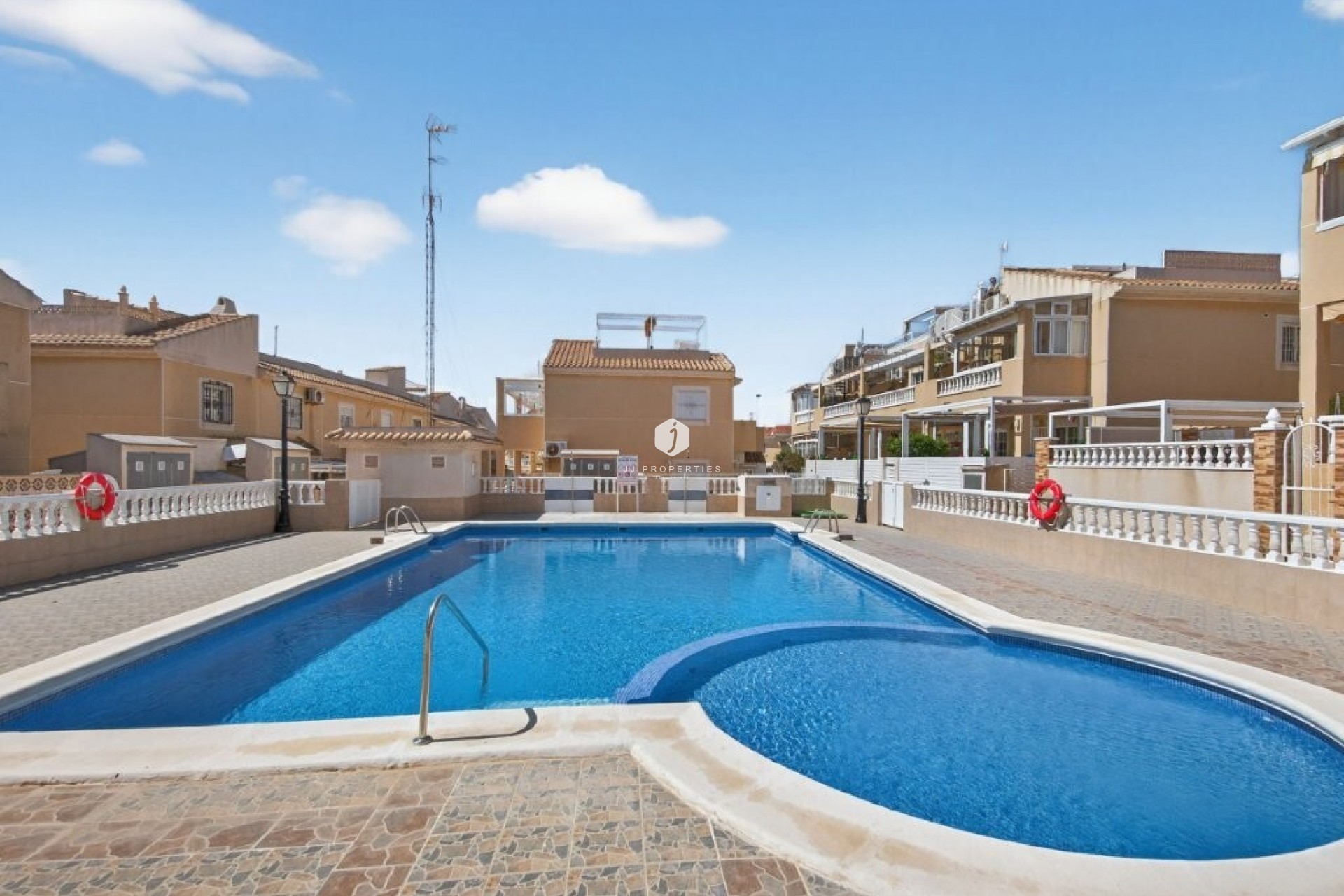 Z drugiej ręki - Szalet -
Torrevieja - aguas nuevas