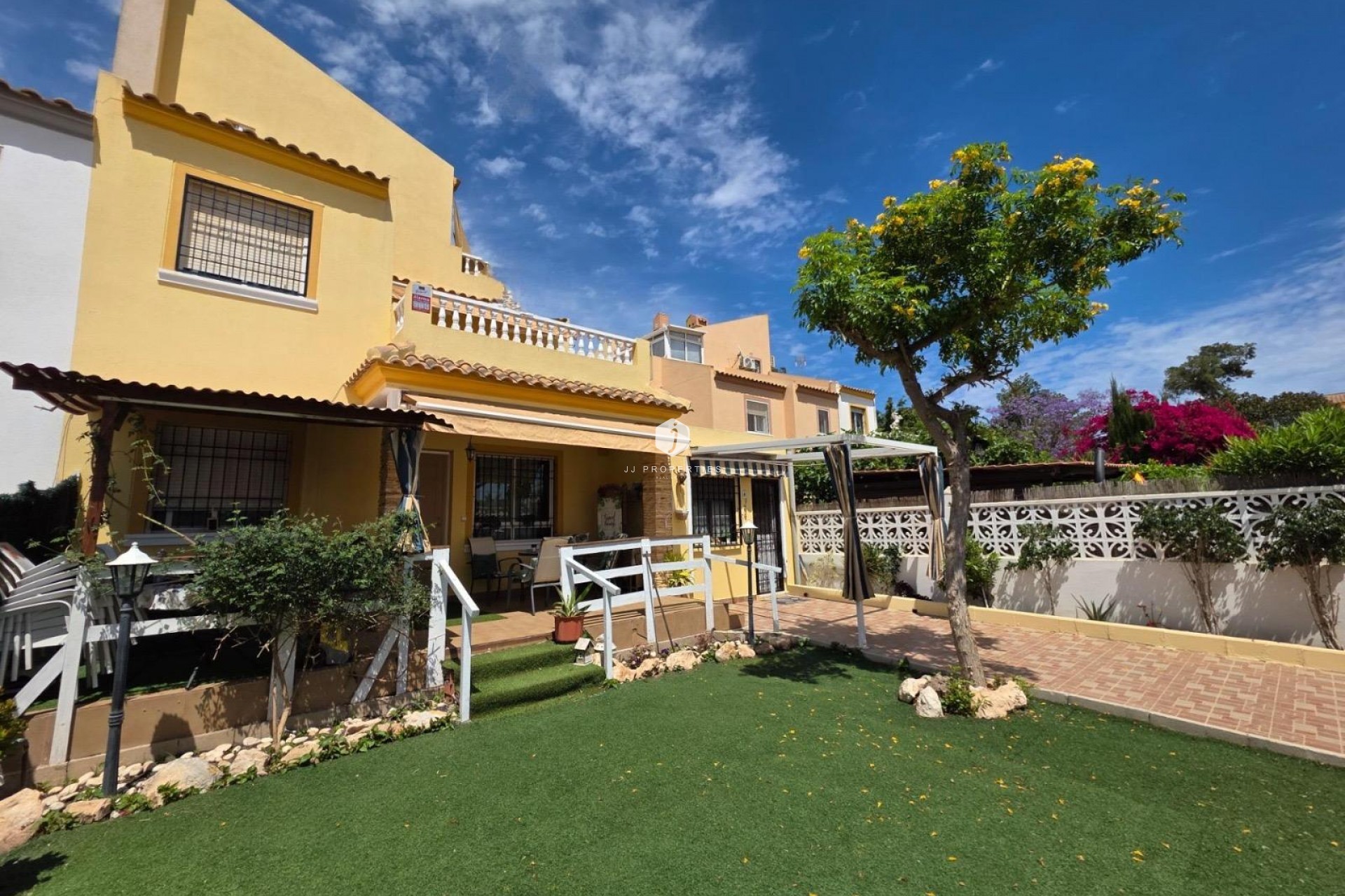 Z drugiej ręki - Szalet -
Torrevieja - Calas blanca