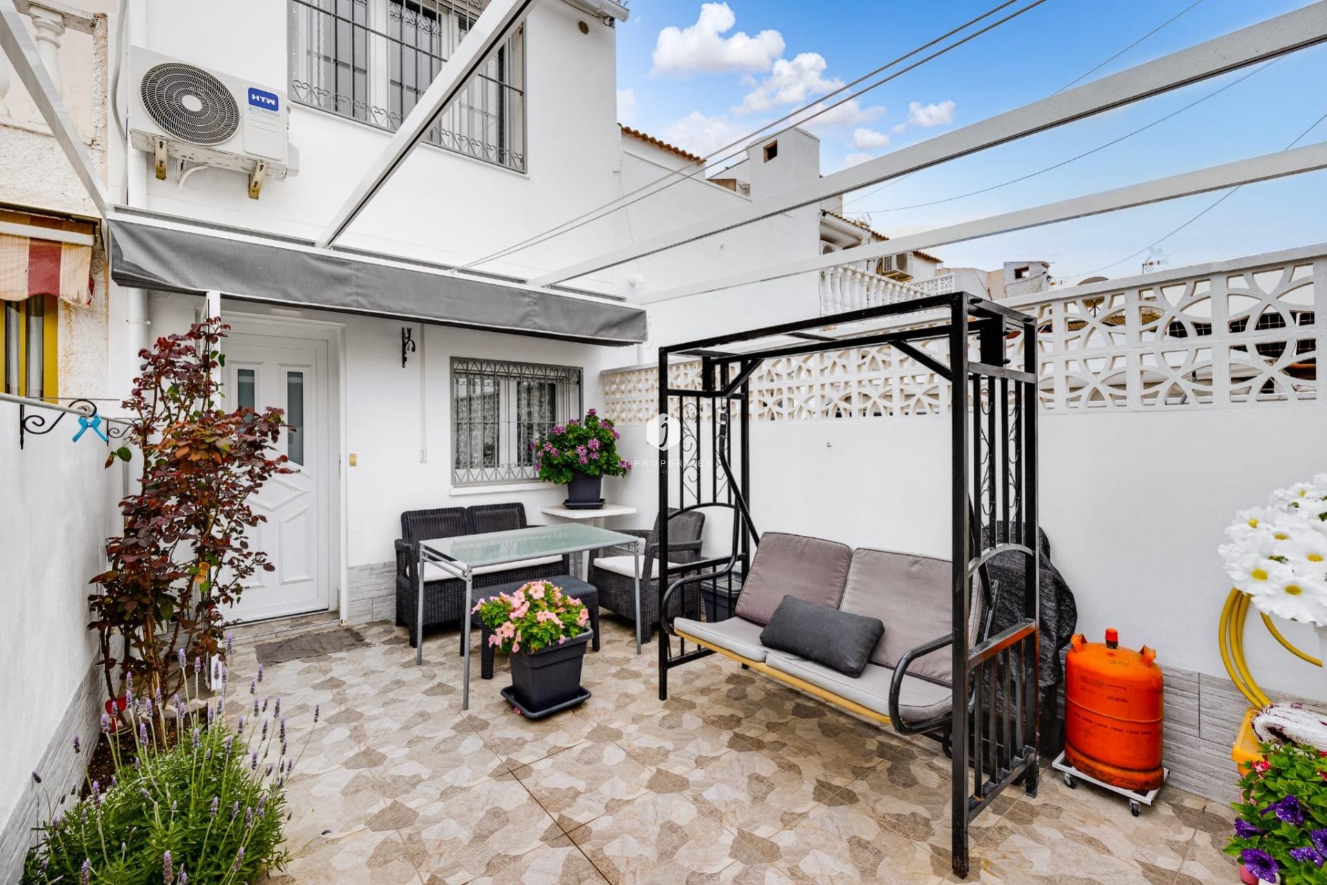 Z drugiej ręki - Szalet -
Torrevieja - Calas blanca