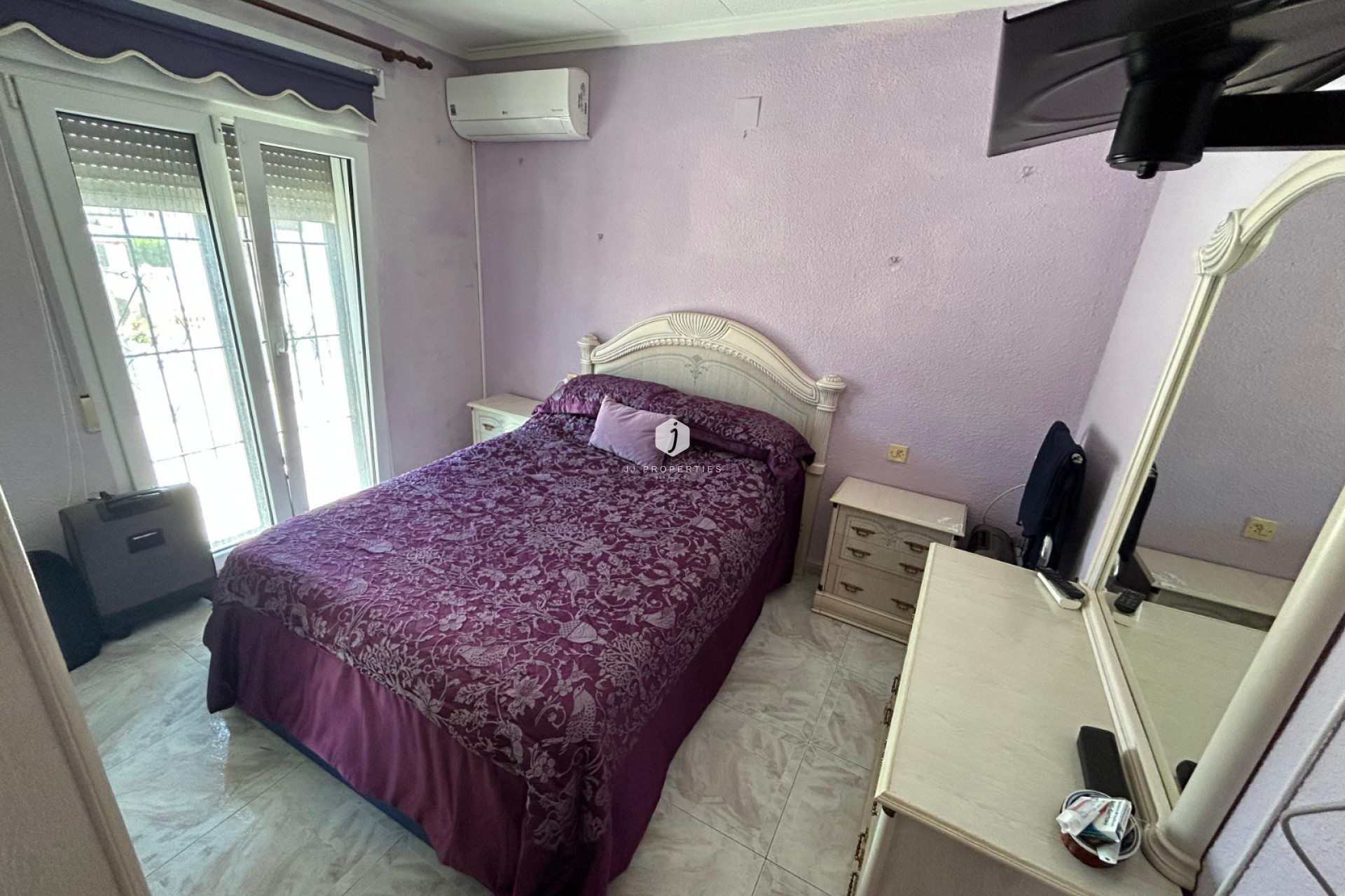 Z drugiej ręki - Szalet -
Torrevieja - Costa Blanca