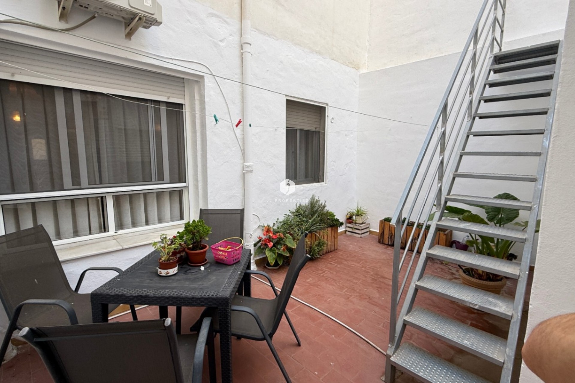 Z drugiej ręki - Szalet -
Torrevieja - Costa Blanca