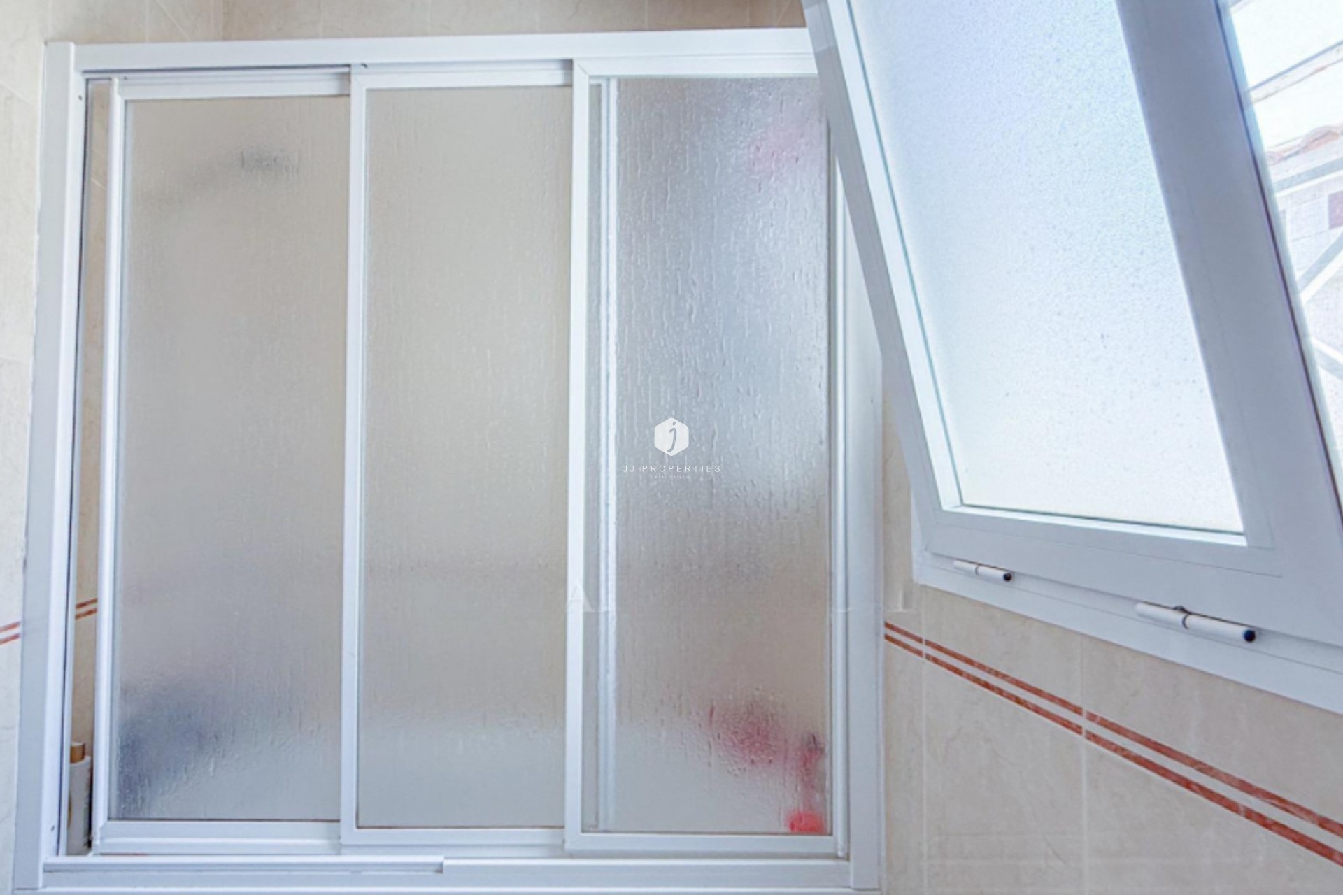 Z drugiej ręki - Szalet -
Torrevieja - Costa Blanca