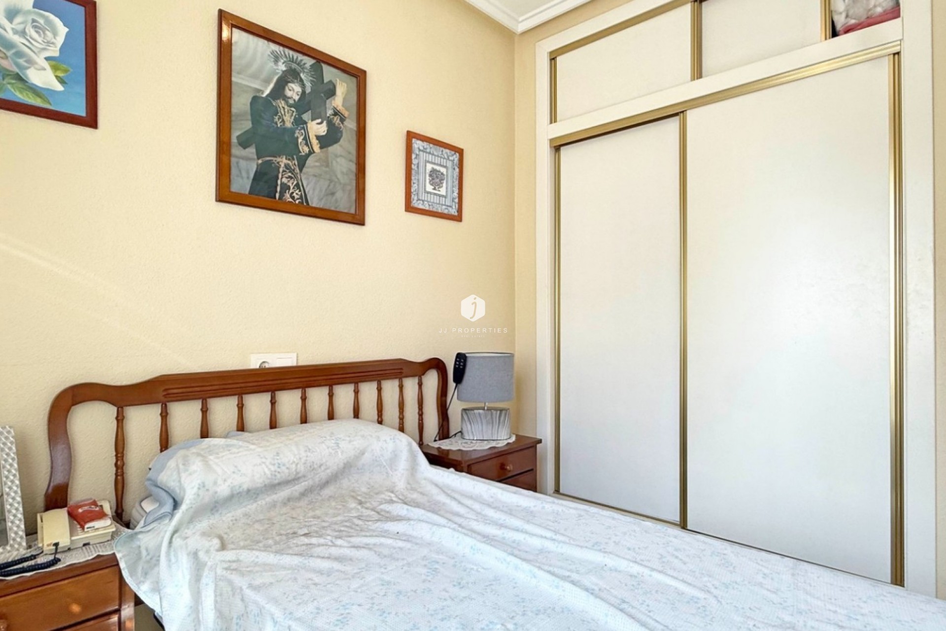 Z drugiej ręki - Szalet -
Torrevieja - Costa Blanca