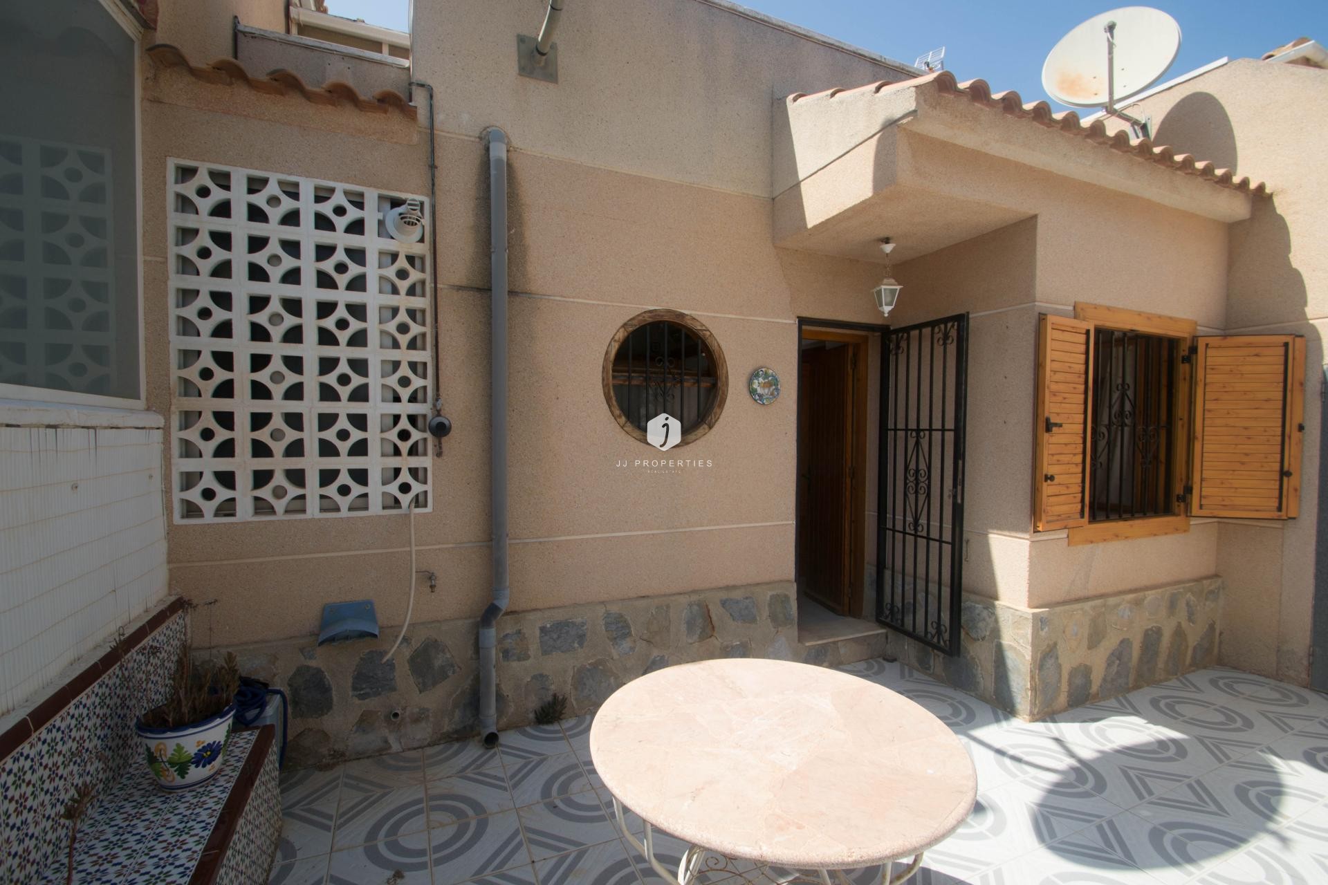 Z drugiej ręki - Szalet -
Torrevieja - Costa Blanca