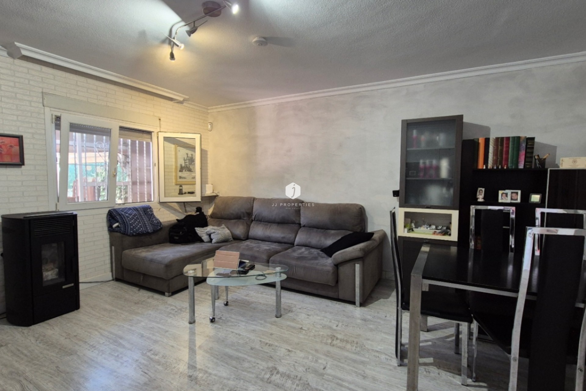 Z drugiej ręki - Szalet -
Torrevieja - Costa Blanca