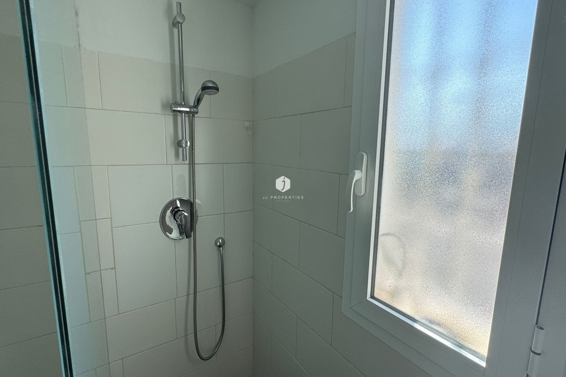 Z drugiej ręki - Szalet -
Torrevieja - Costa Blanca