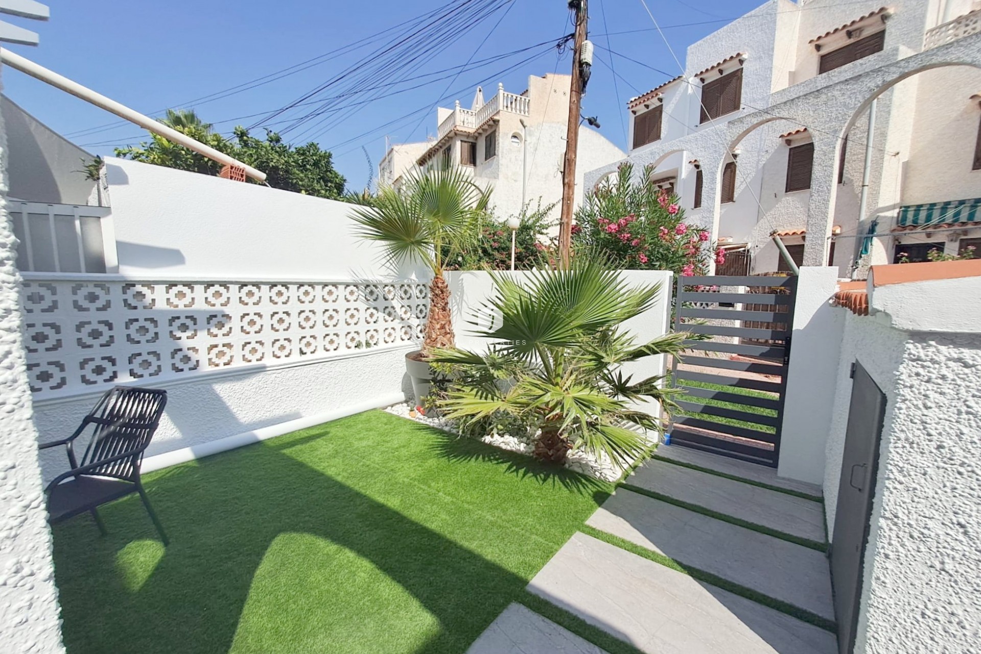 Z drugiej ręki - Szalet -
Torrevieja - Costa Blanca