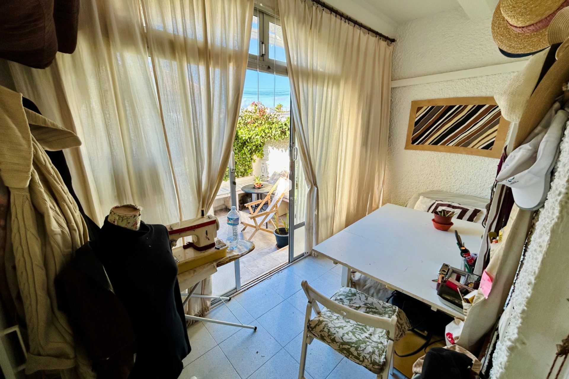 Z drugiej ręki - Szalet -
Torrevieja - Costa Blanca