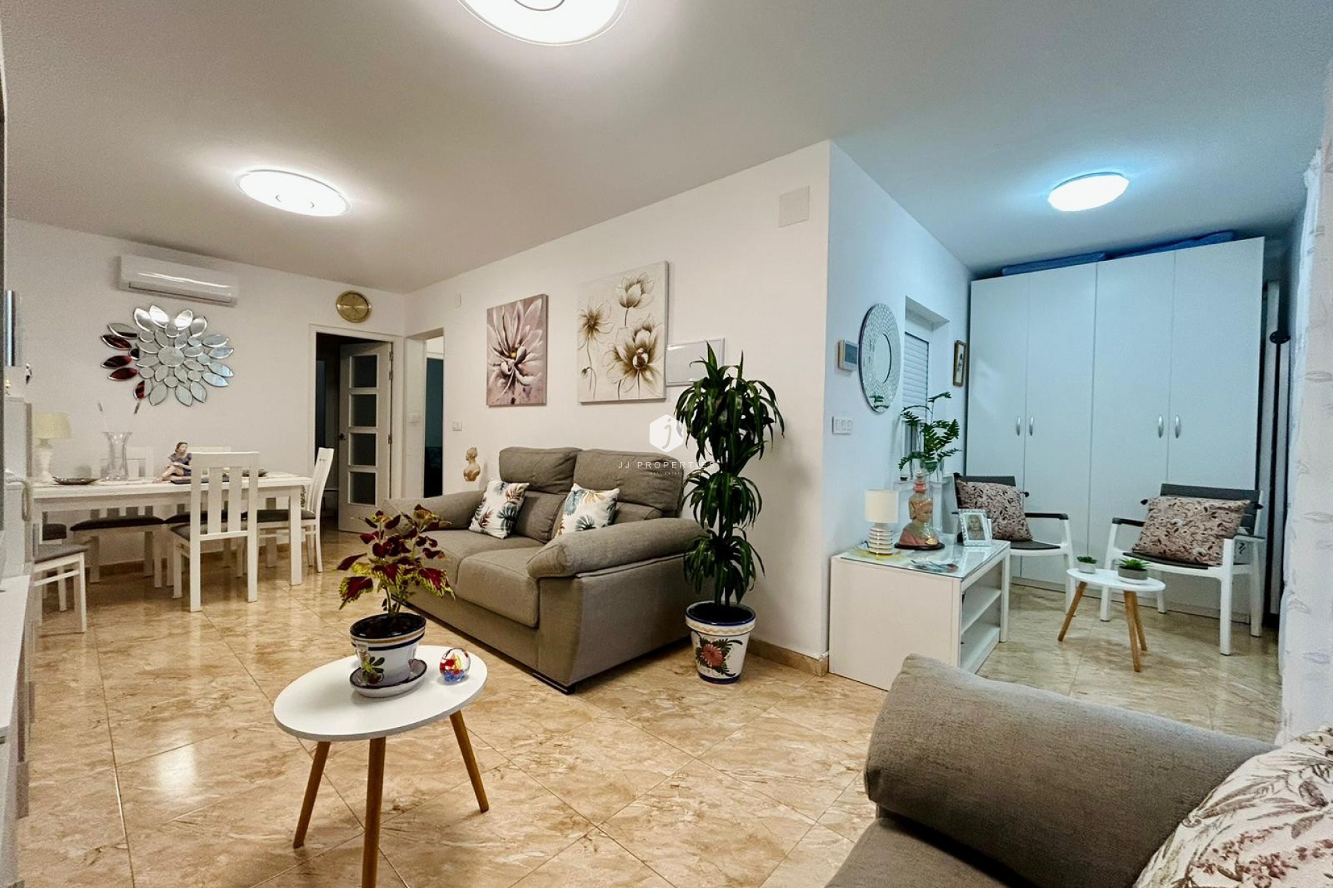 Z drugiej ręki - Szalet -
Torrevieja - Costa Blanca