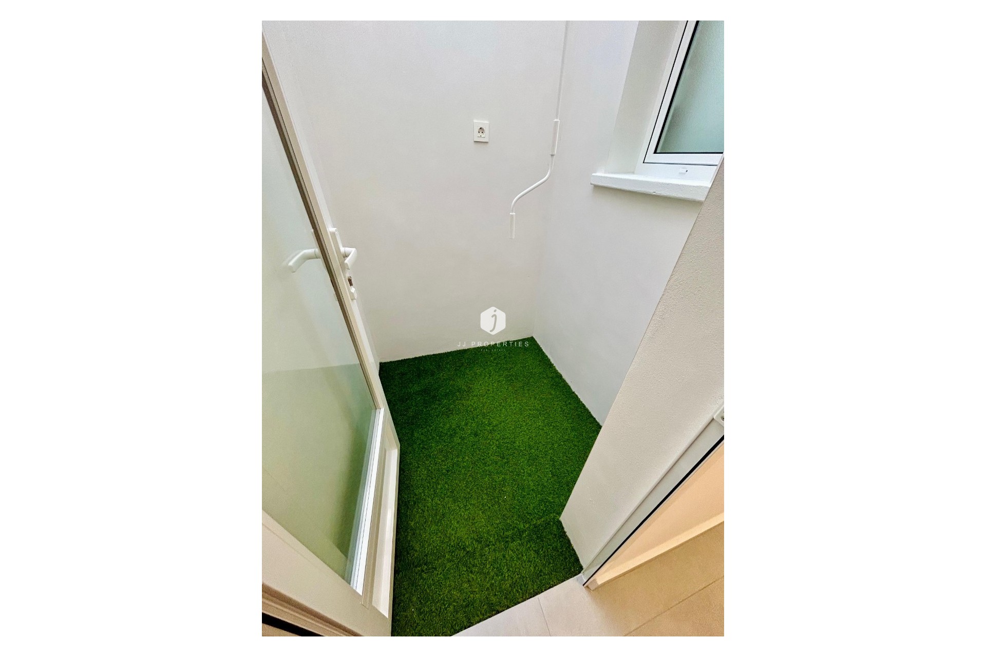 Z drugiej ręki - Szalet -
Torrevieja - Costa Blanca