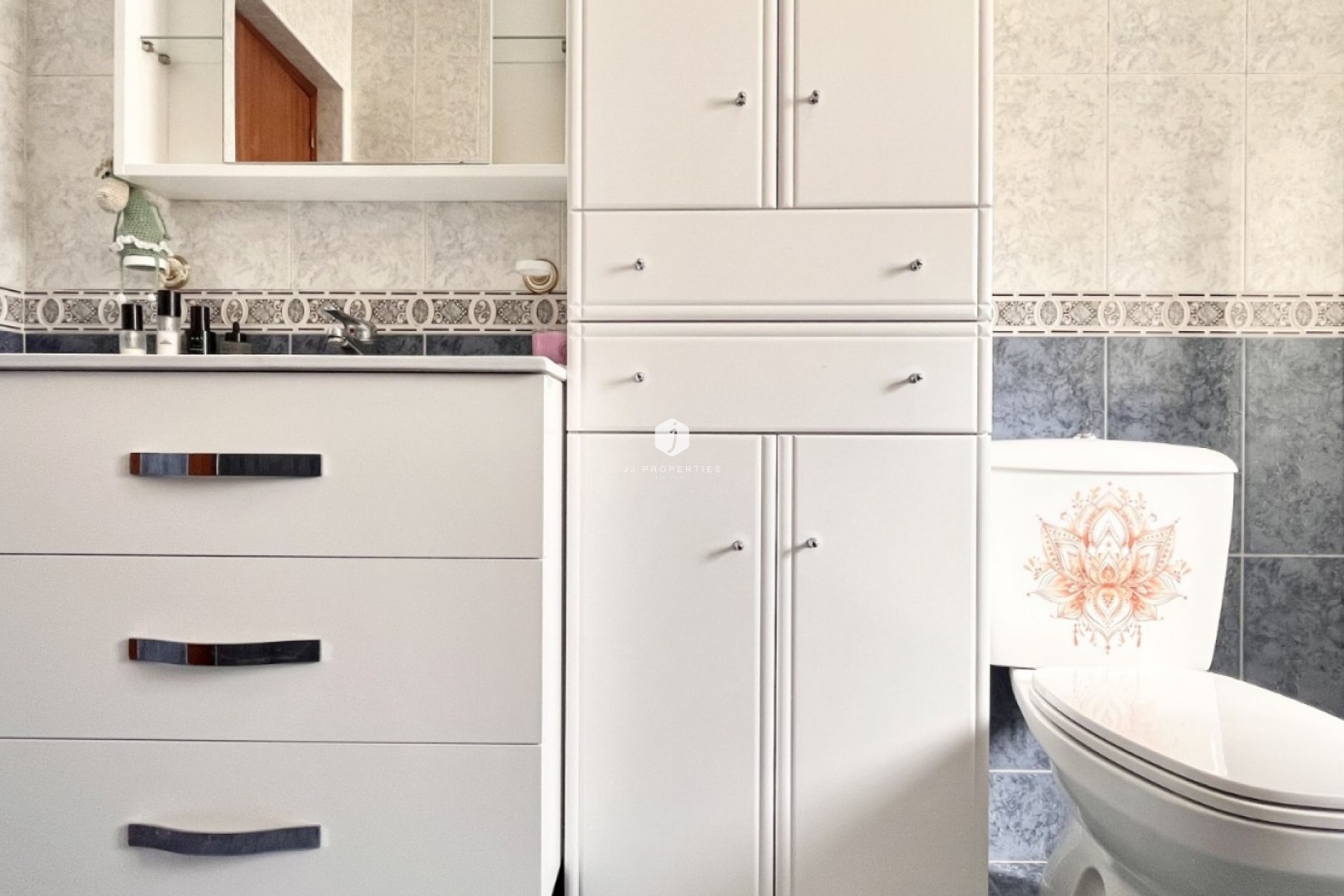 Z drugiej ręki - Szalet -
Torrevieja - Costa Blanca