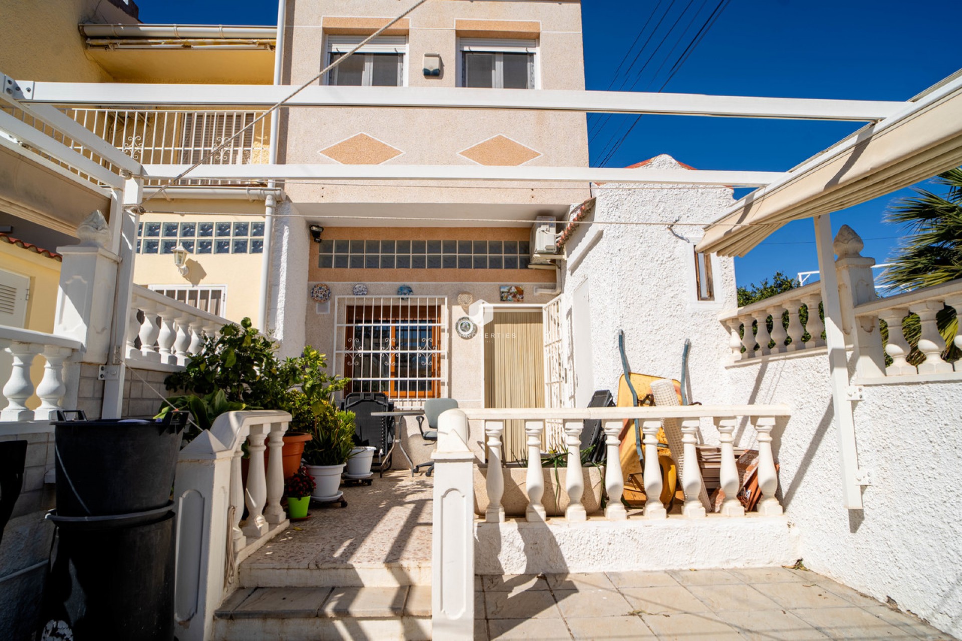 Z drugiej ręki - Szalet -
Torrevieja - Costa Blanca