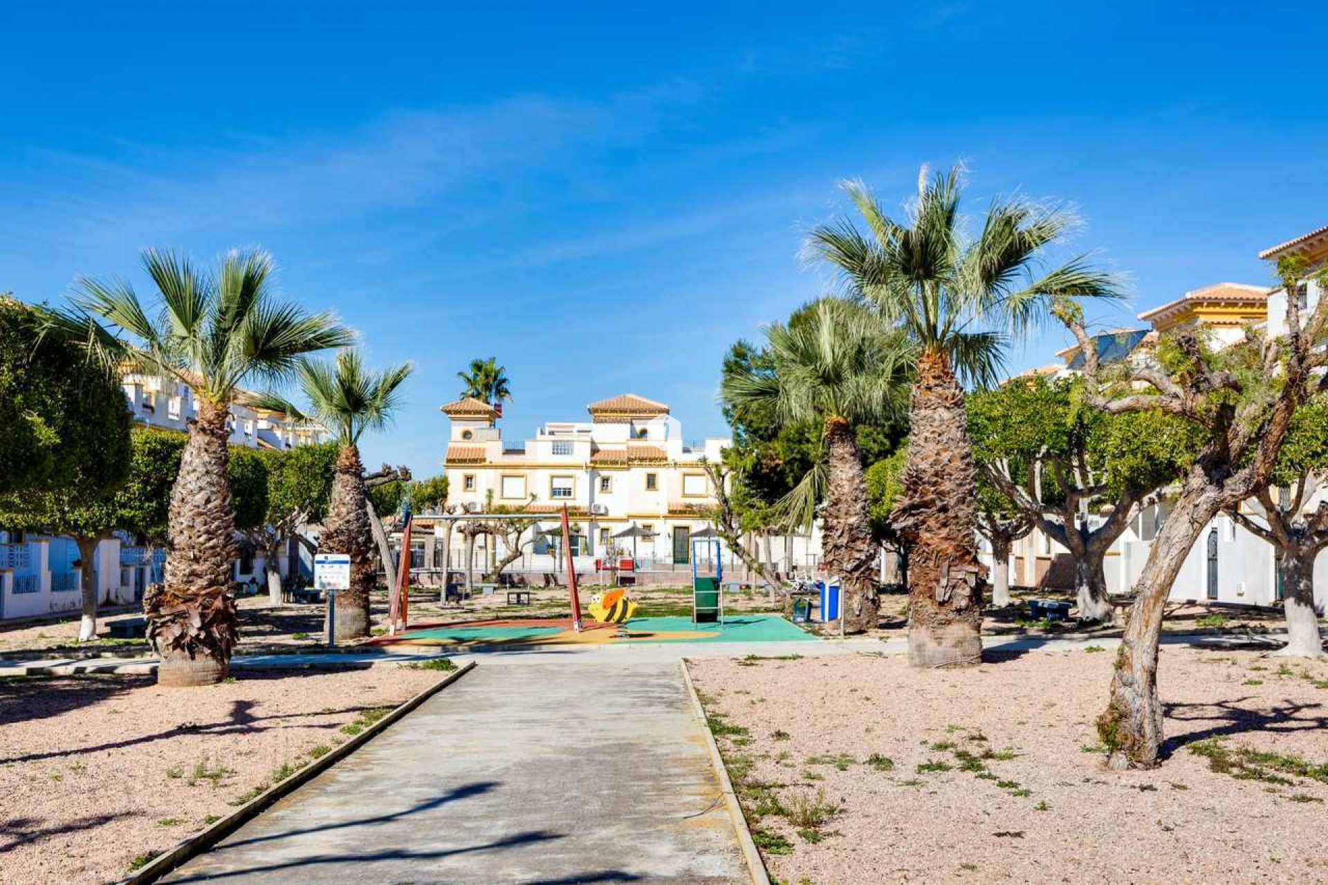 Z drugiej ręki - Szalet -
Torrevieja - Costa Blanca