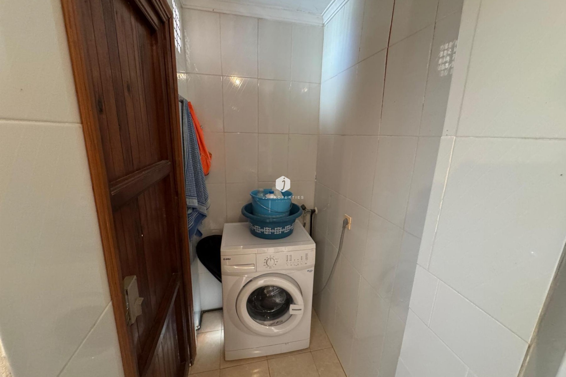 Z drugiej ręki - Szalet -
Torrevieja - Costa Blanca