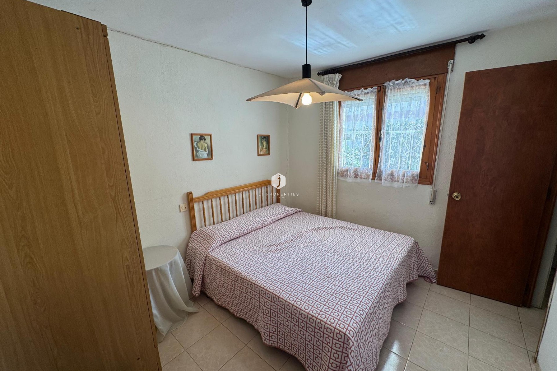 Z drugiej ręki - Szalet -
Torrevieja - Costa Blanca