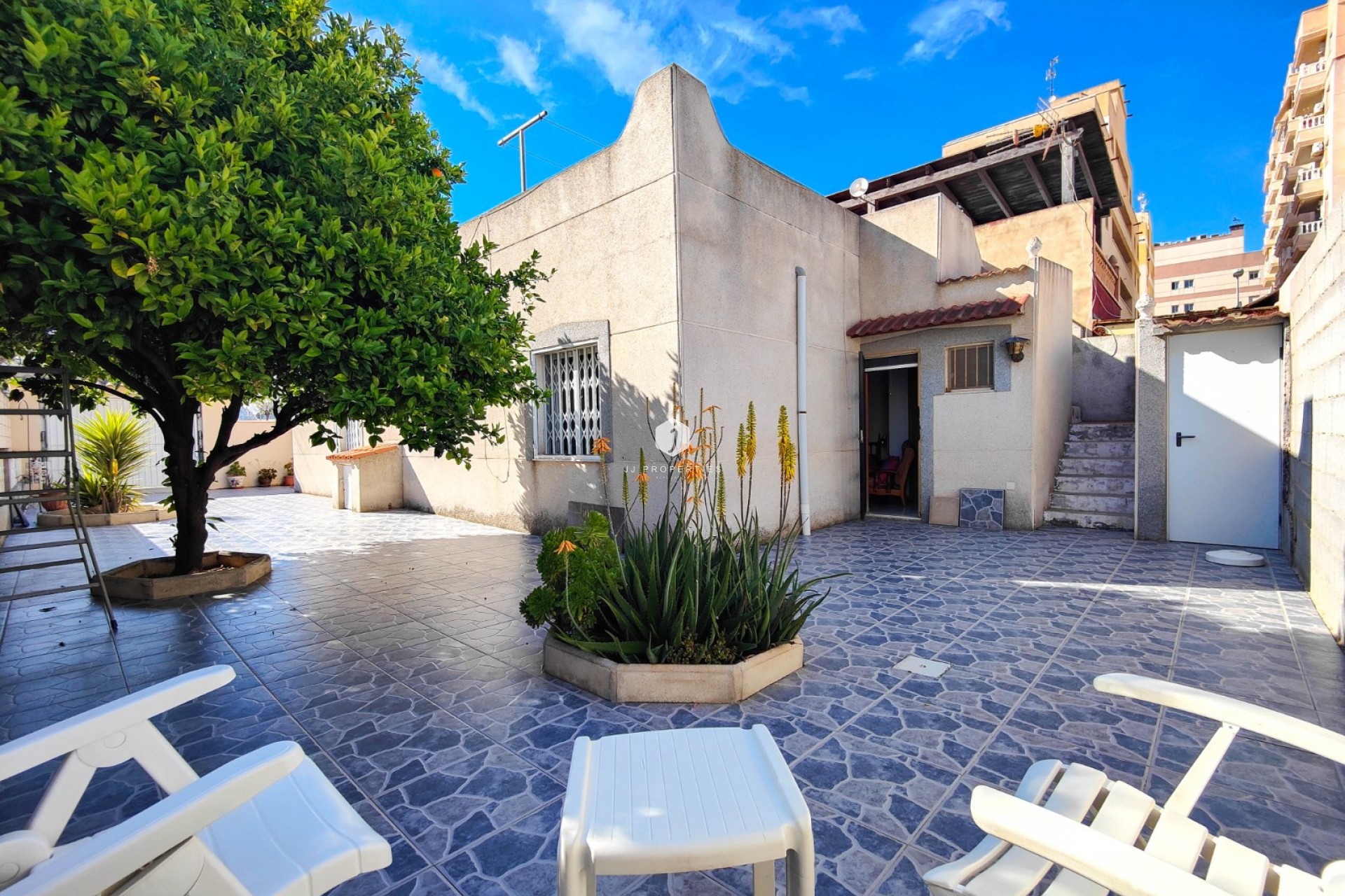 Z drugiej ręki - Szalet -
Torrevieja - Costa Blanca