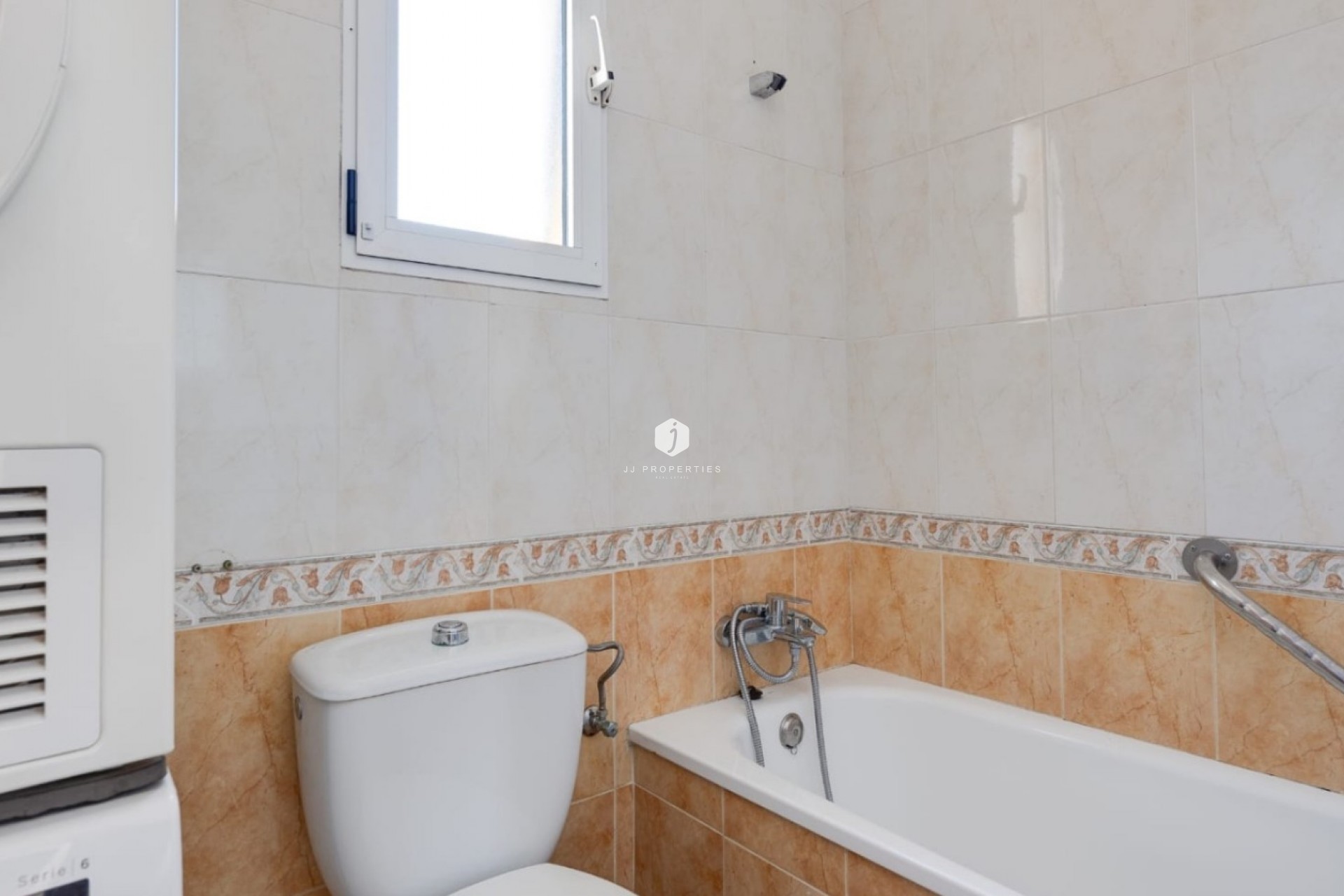 Z drugiej ręki - Szalet -
Torrevieja - Costa Blanca