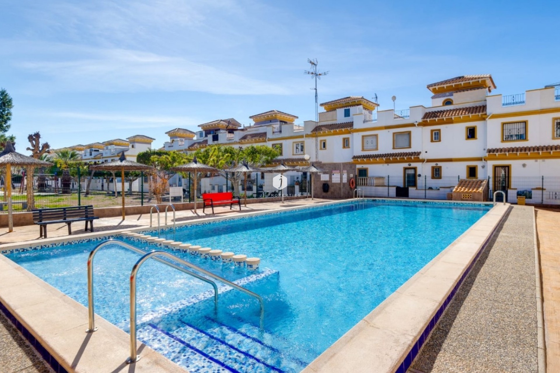 Z drugiej ręki - Szalet -
Torrevieja - Costa Blanca
