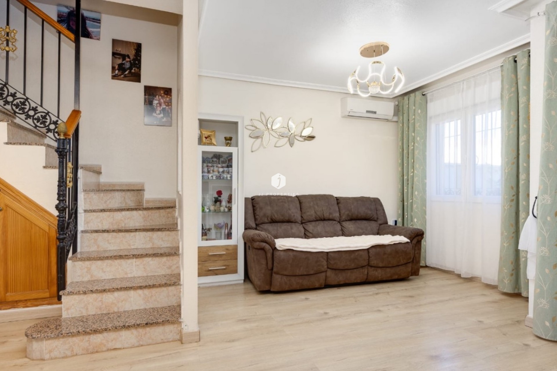 Z drugiej ręki - Szalet -
Torrevieja - Costa Blanca