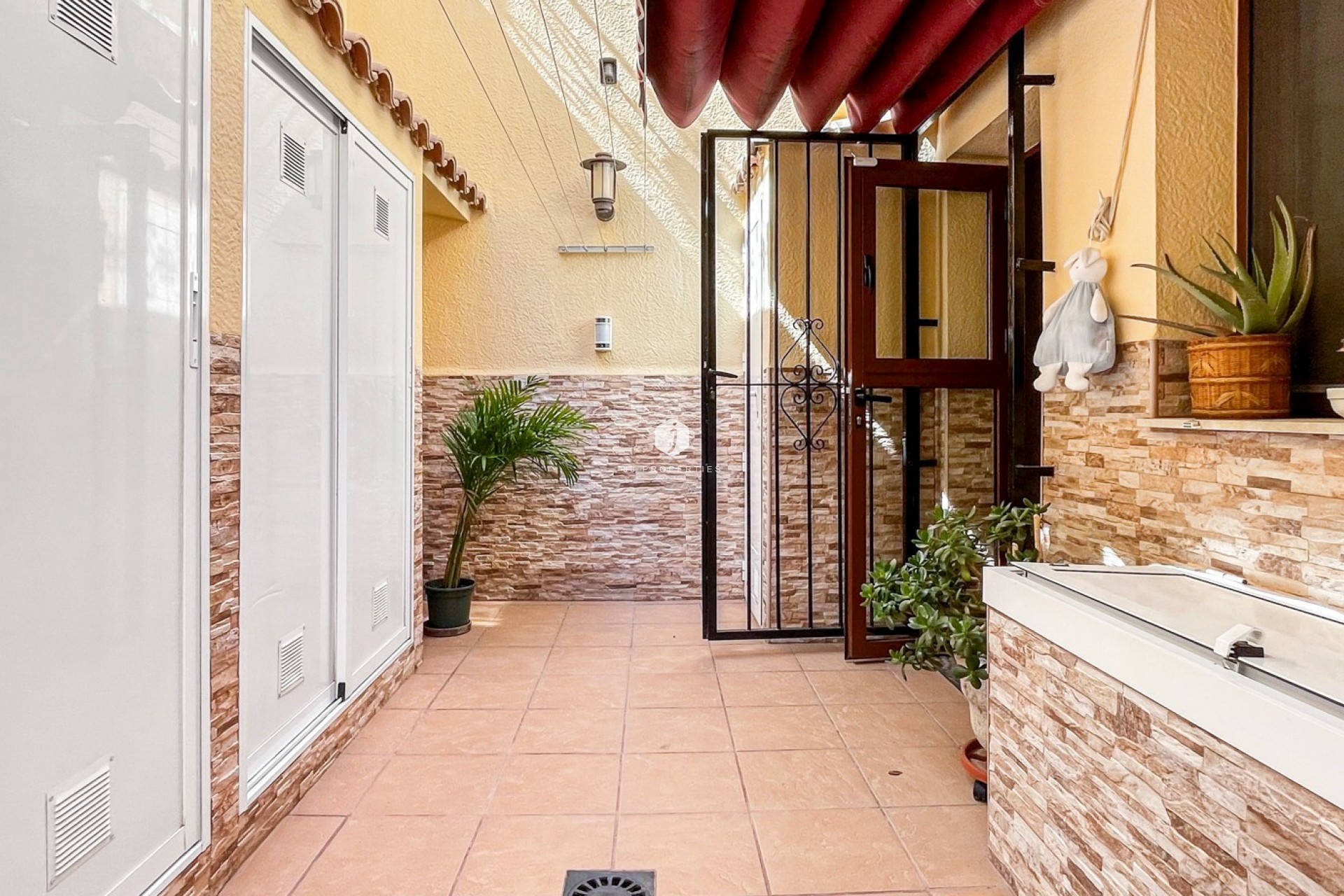 Z drugiej ręki - Szalet -
Torrevieja - Costa Blanca