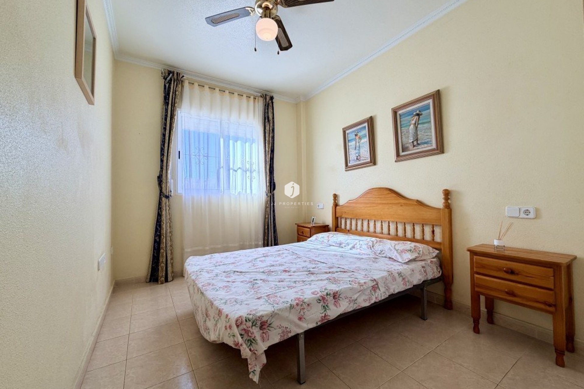Z drugiej ręki - Szalet -
Torrevieja - Costa Blanca