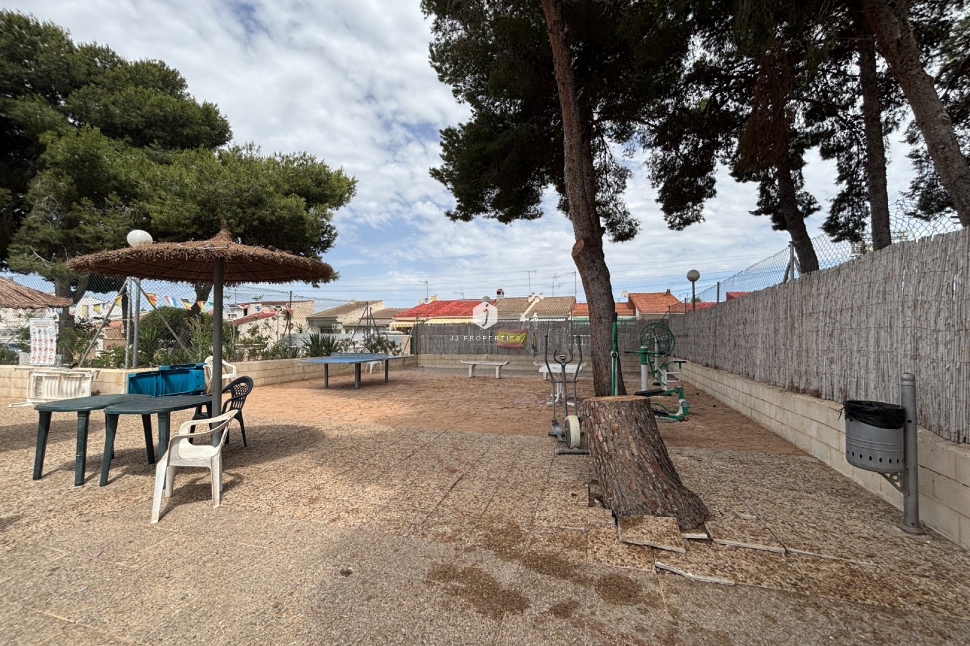 Z drugiej ręki - Szalet -
Torrevieja - Costa Blanca