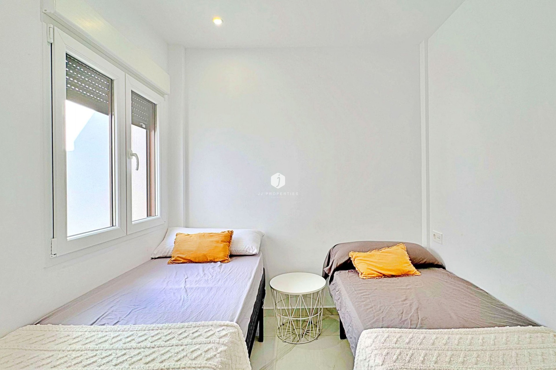 Z drugiej ręki - Szalet -
Torrevieja - Costa Blanca