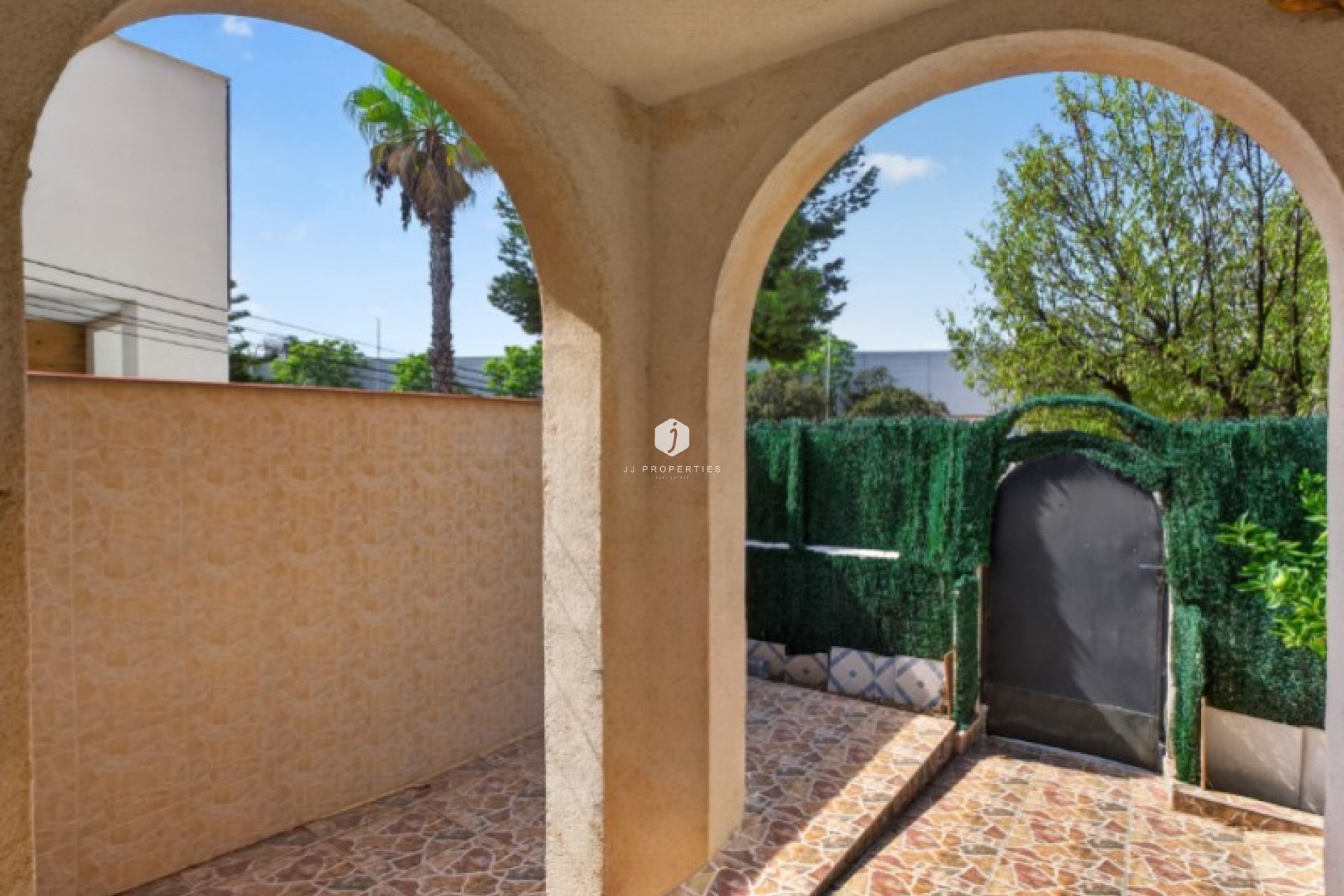 Z drugiej ręki - Szalet -
Torrevieja - Costa Blanca