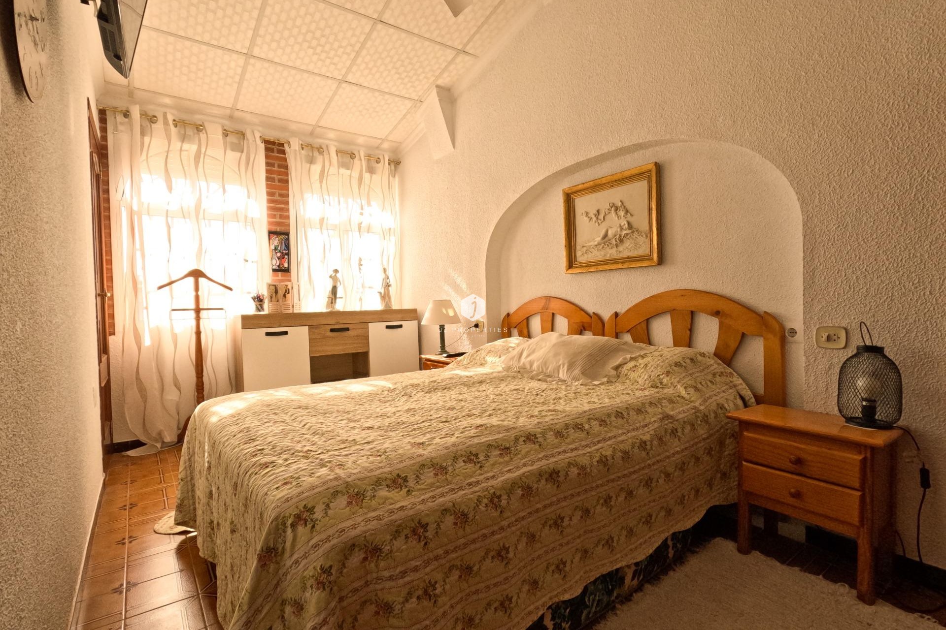 Z drugiej ręki - Szalet -
Torrevieja - El Acequión - Los Náufragos