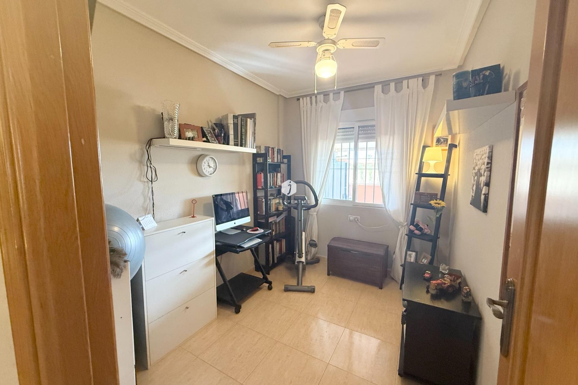 Z drugiej ręki - Szalet -
Torrevieja - El Limonar