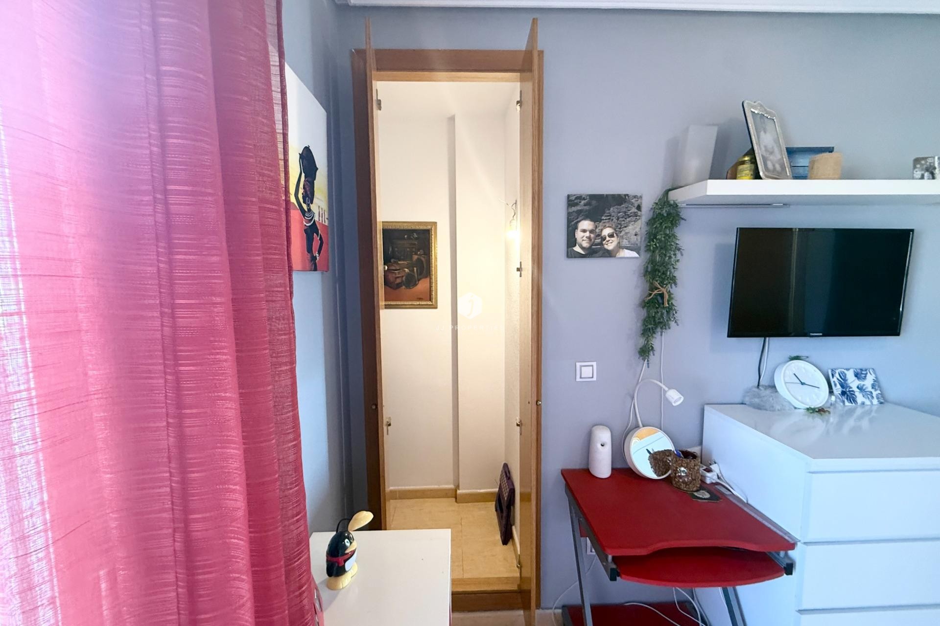 Z drugiej ręki - Szalet -
Torrevieja - El Limonar